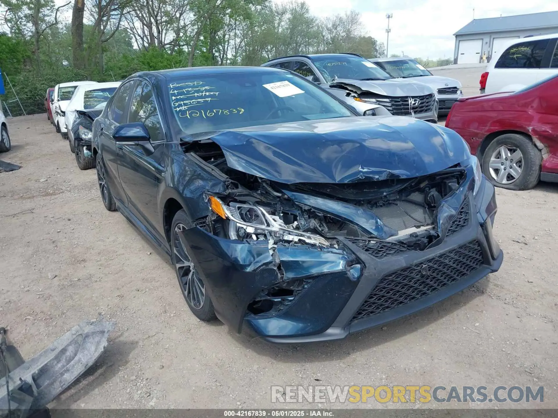 1 Photograph of a damaged car 4T1B11HK6KU695657 TOYOTA CAMRY 2019