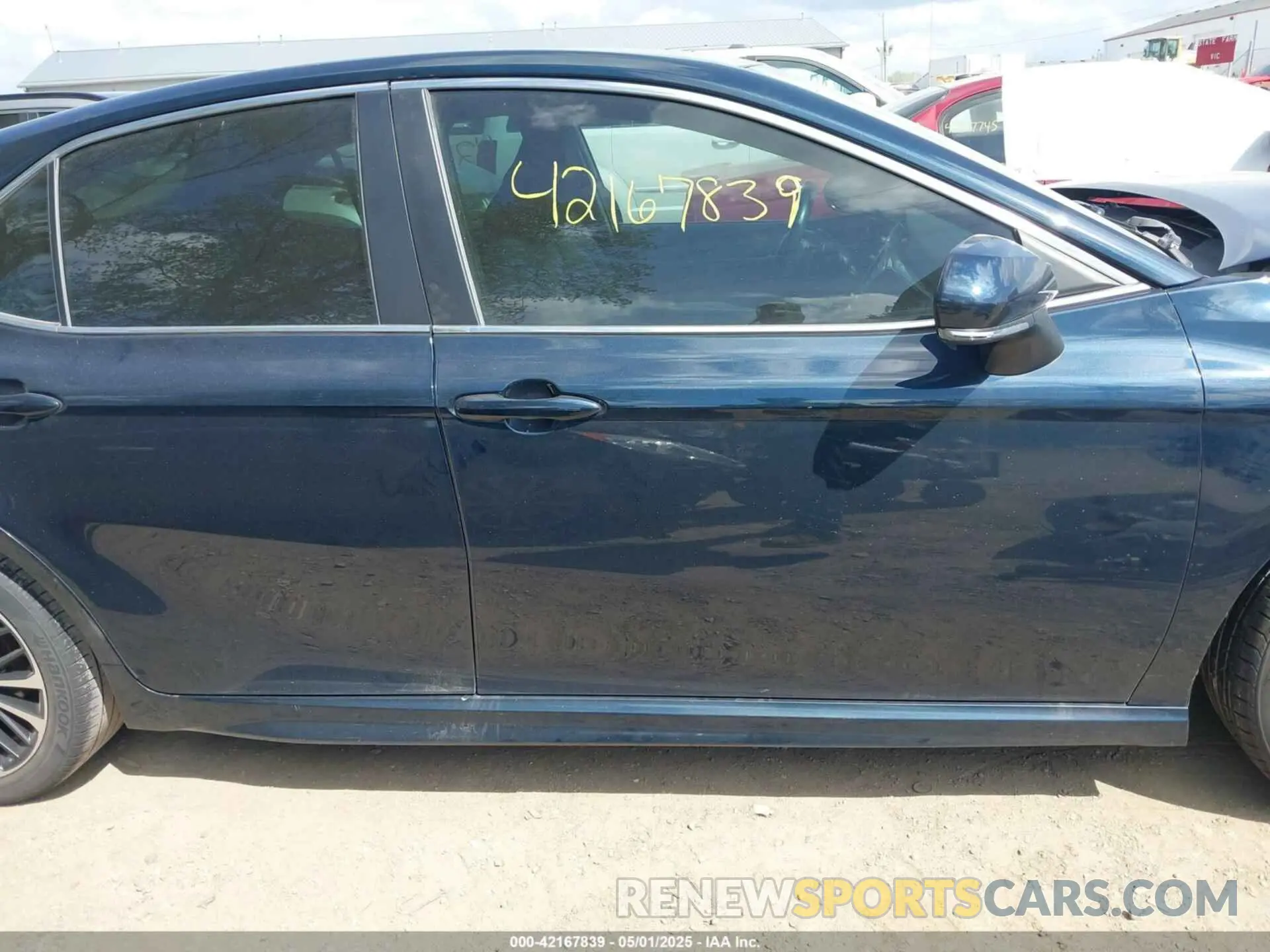 13 Photograph of a damaged car 4T1B11HK6KU695657 TOYOTA CAMRY 2019