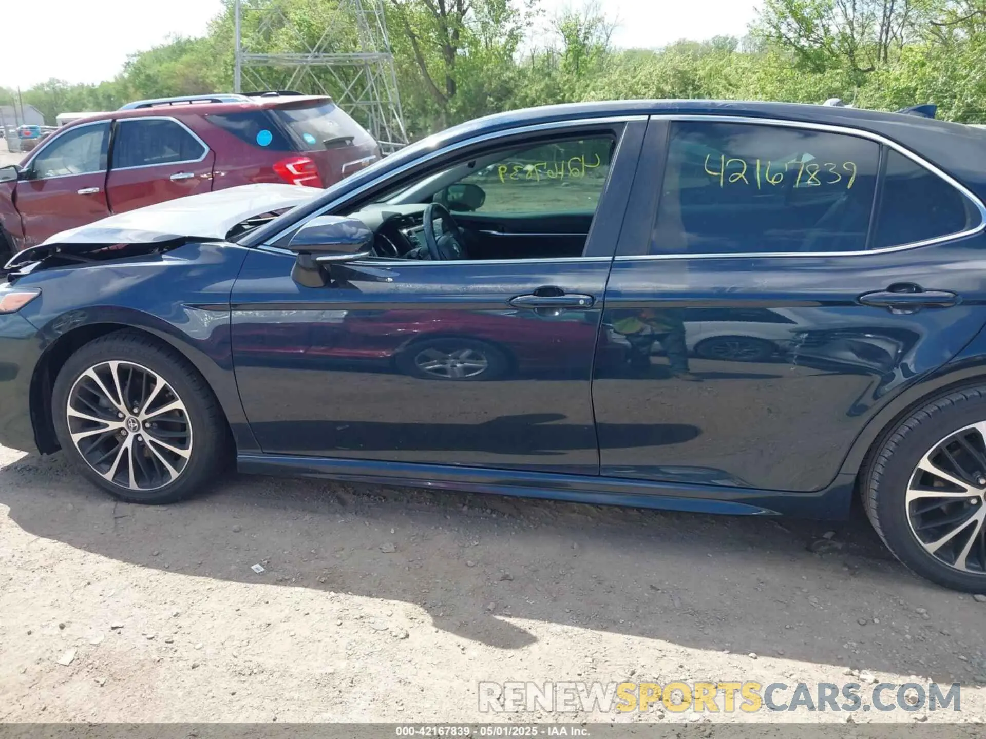 14 Photograph of a damaged car 4T1B11HK6KU695657 TOYOTA CAMRY 2019