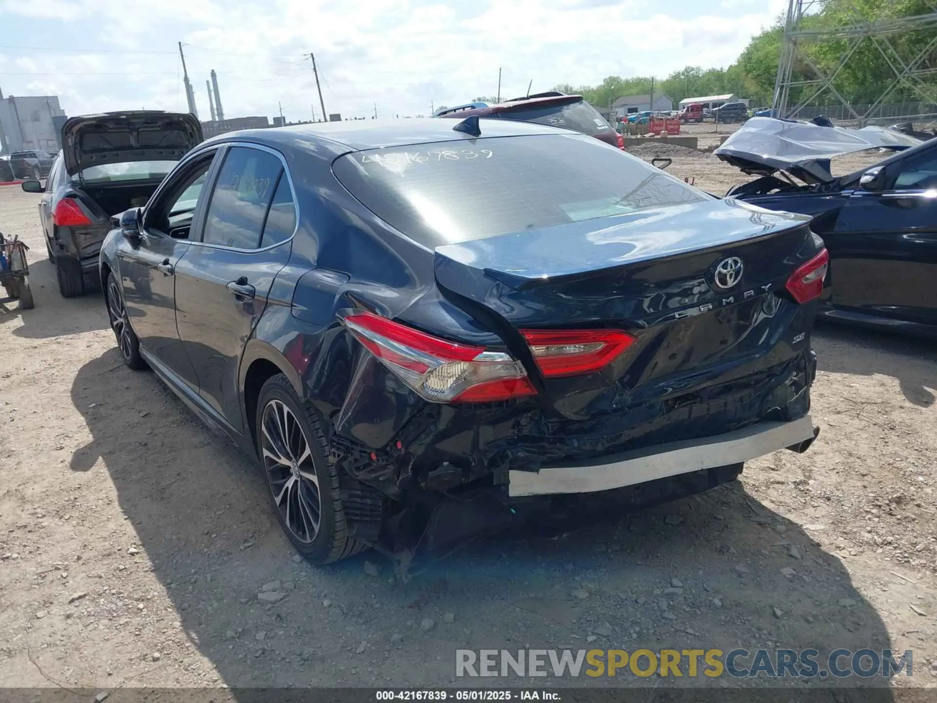 3 Photograph of a damaged car 4T1B11HK6KU695657 TOYOTA CAMRY 2019