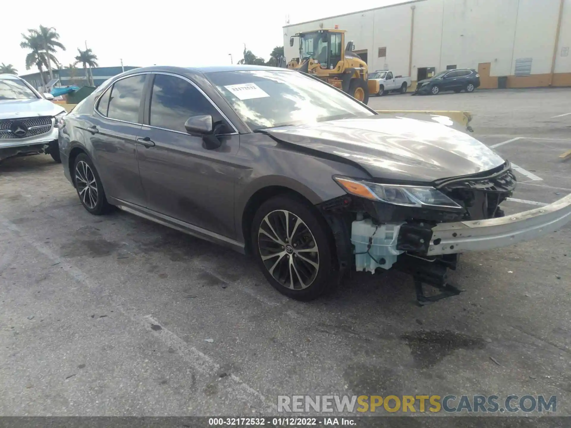 1 Photograph of a damaged car 4T1B11HK6KU722646 TOYOTA CAMRY 2019