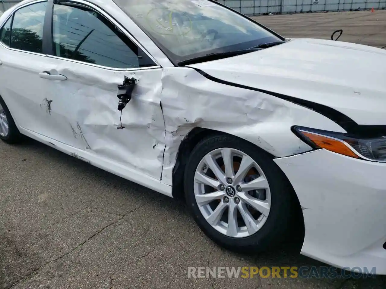 9 Photograph of a damaged car 4T1B11HK6KU725367 TOYOTA CAMRY 2019