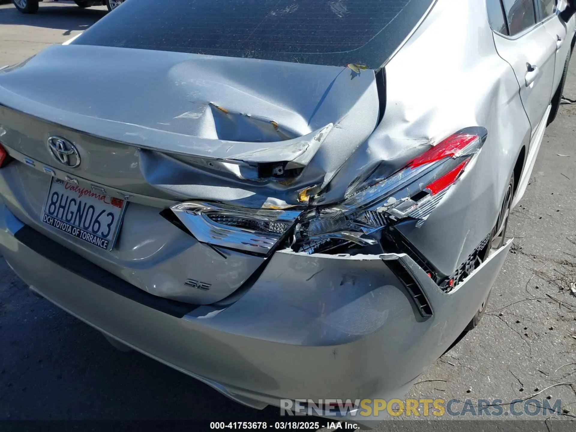 12 Photograph of a damaged car 4T1B11HK6KU726910 TOYOTA CAMRY 2019