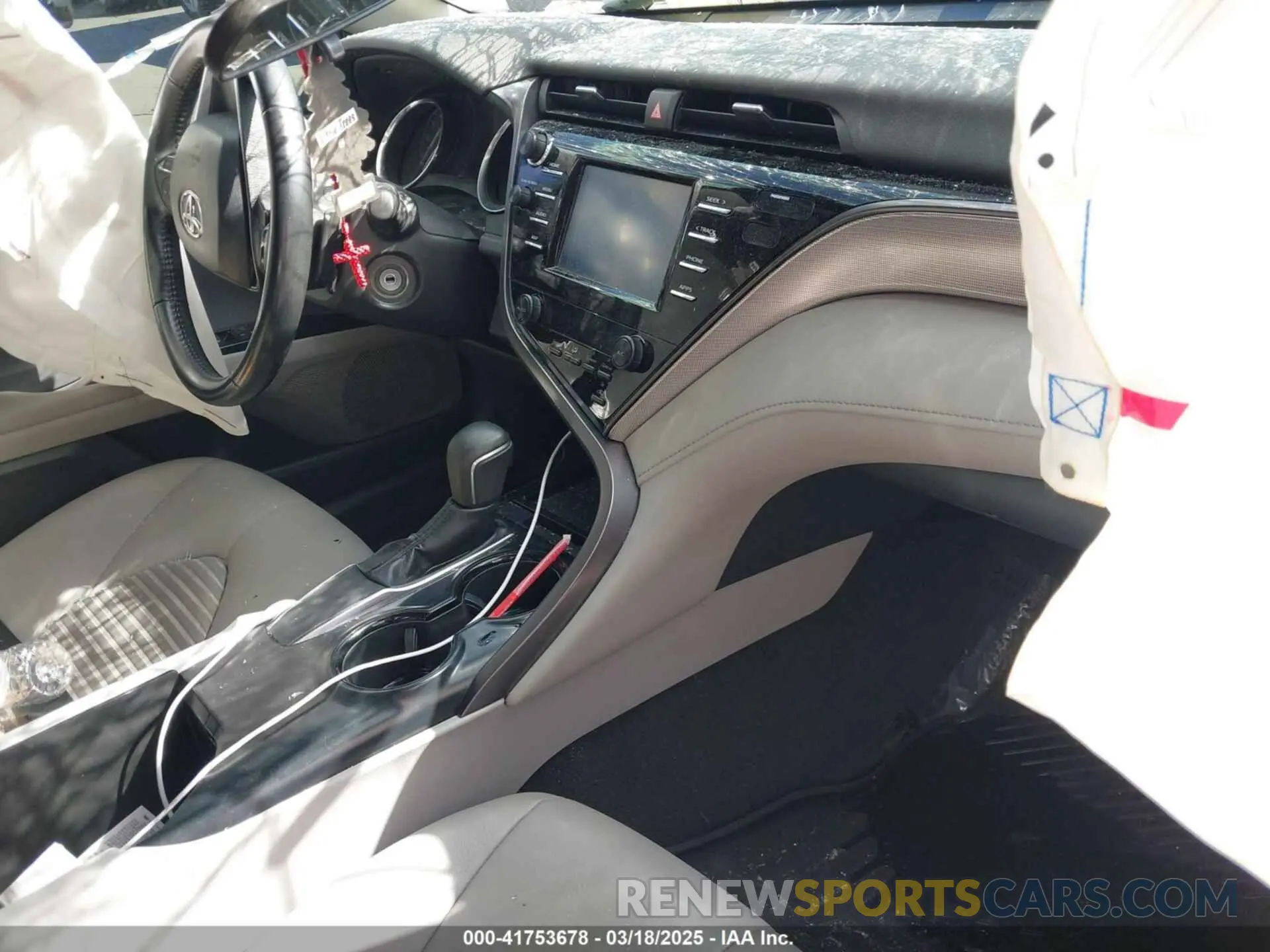 5 Photograph of a damaged car 4T1B11HK6KU726910 TOYOTA CAMRY 2019