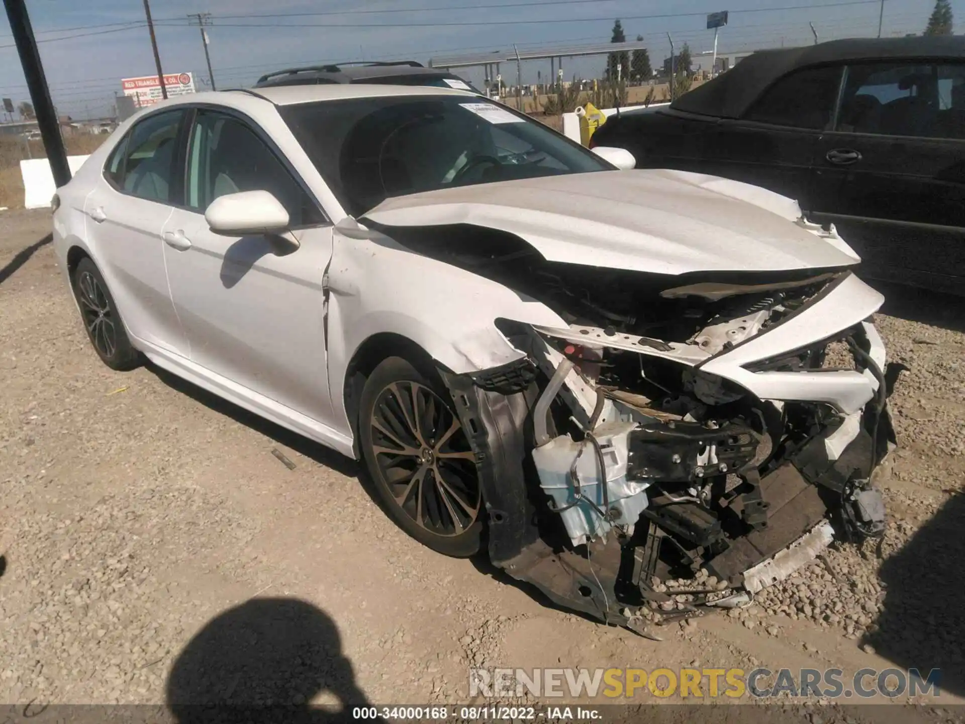 1 Photograph of a damaged car 4T1B11HK6KU729046 TOYOTA CAMRY 2019