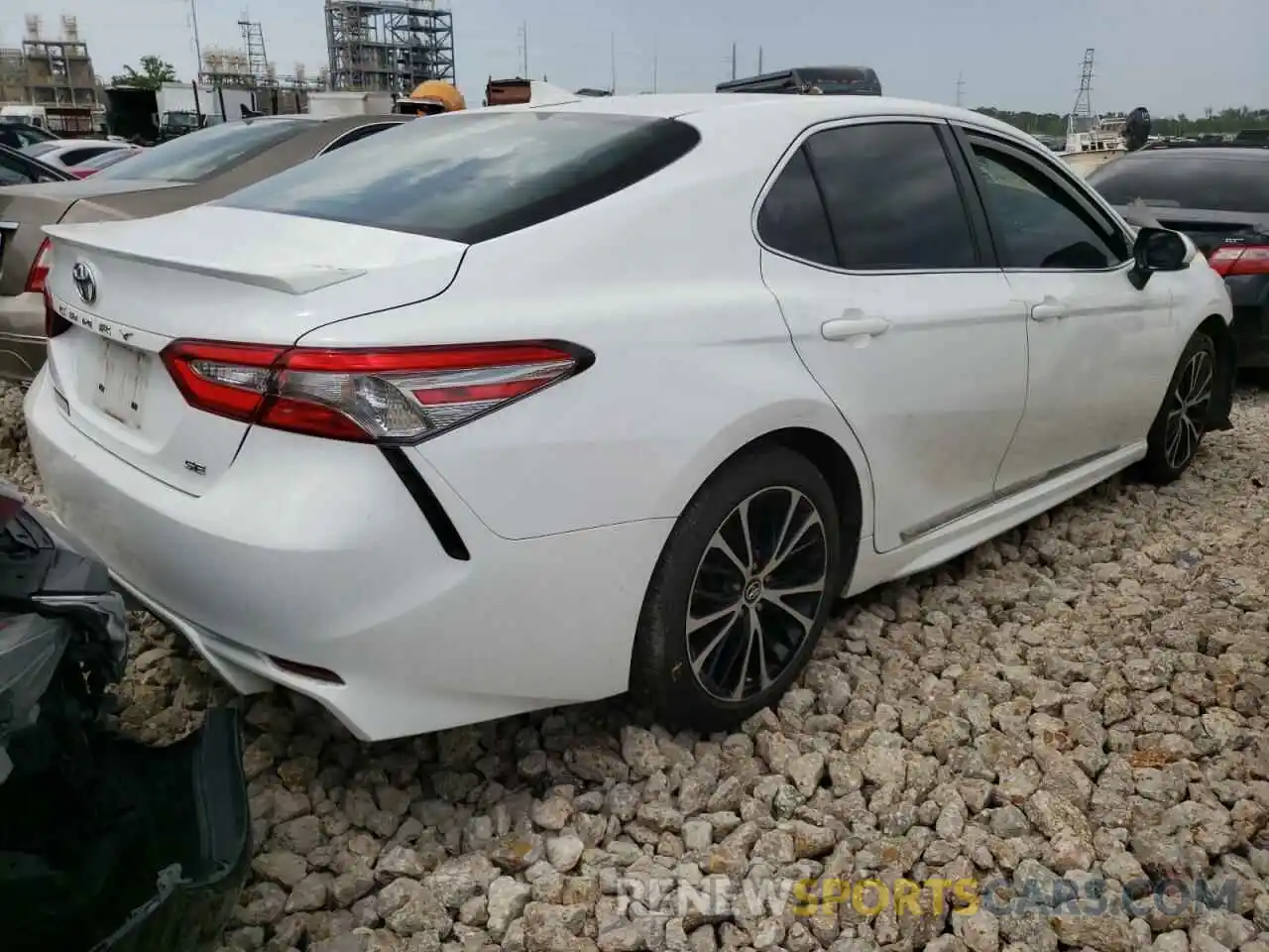 4 Photograph of a damaged car 4T1B11HK6KU729452 TOYOTA CAMRY 2019