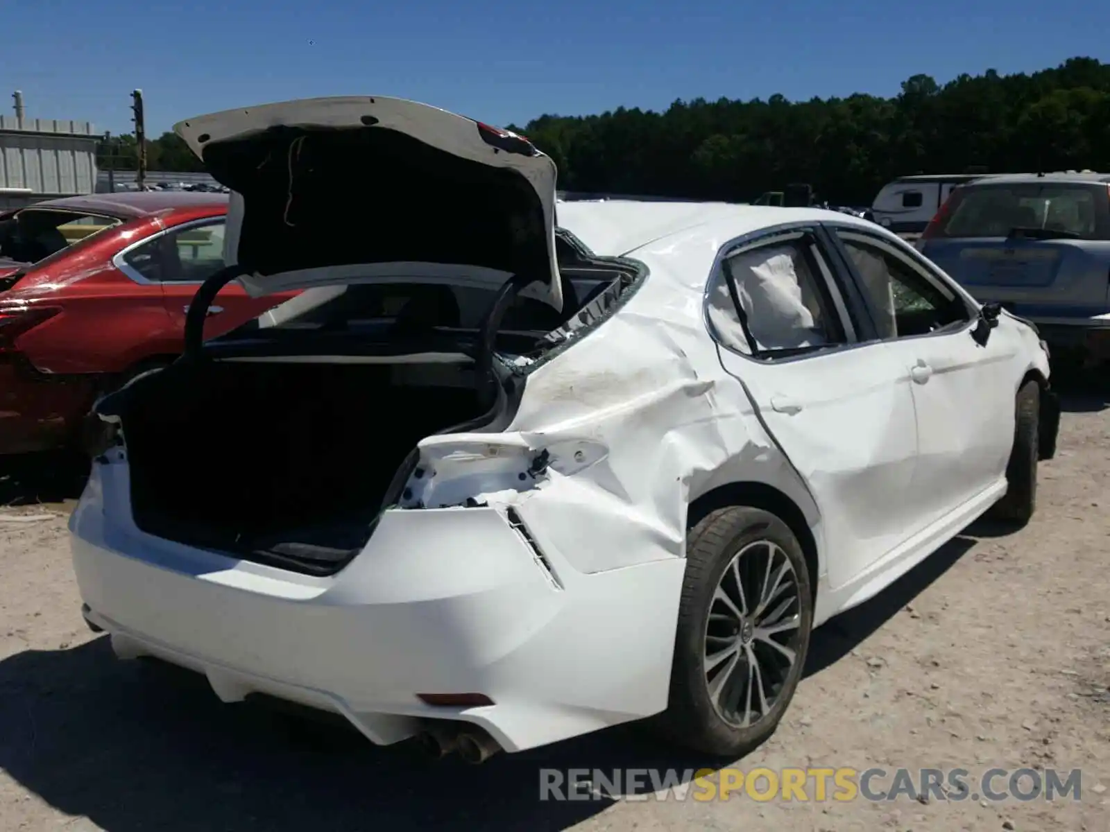 4 Photograph of a damaged car 4T1B11HK6KU730066 TOYOTA CAMRY 2019