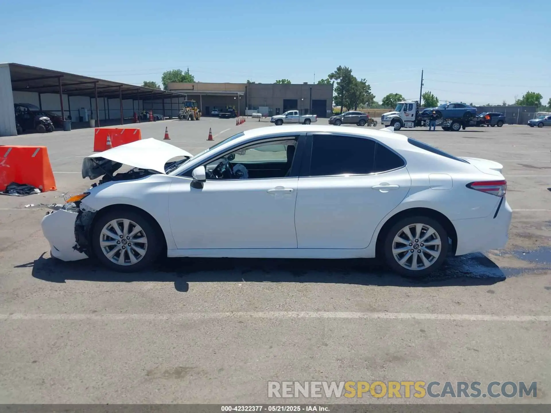 15 Photograph of a damaged car 4T1B11HK6KU730164 TOYOTA CAMRY 2019