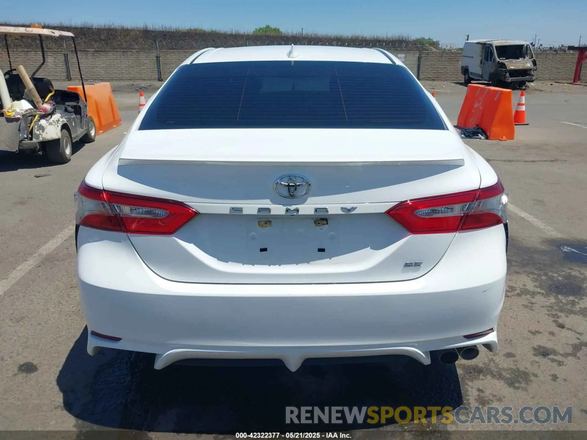 17 Photograph of a damaged car 4T1B11HK6KU730164 TOYOTA CAMRY 2019
