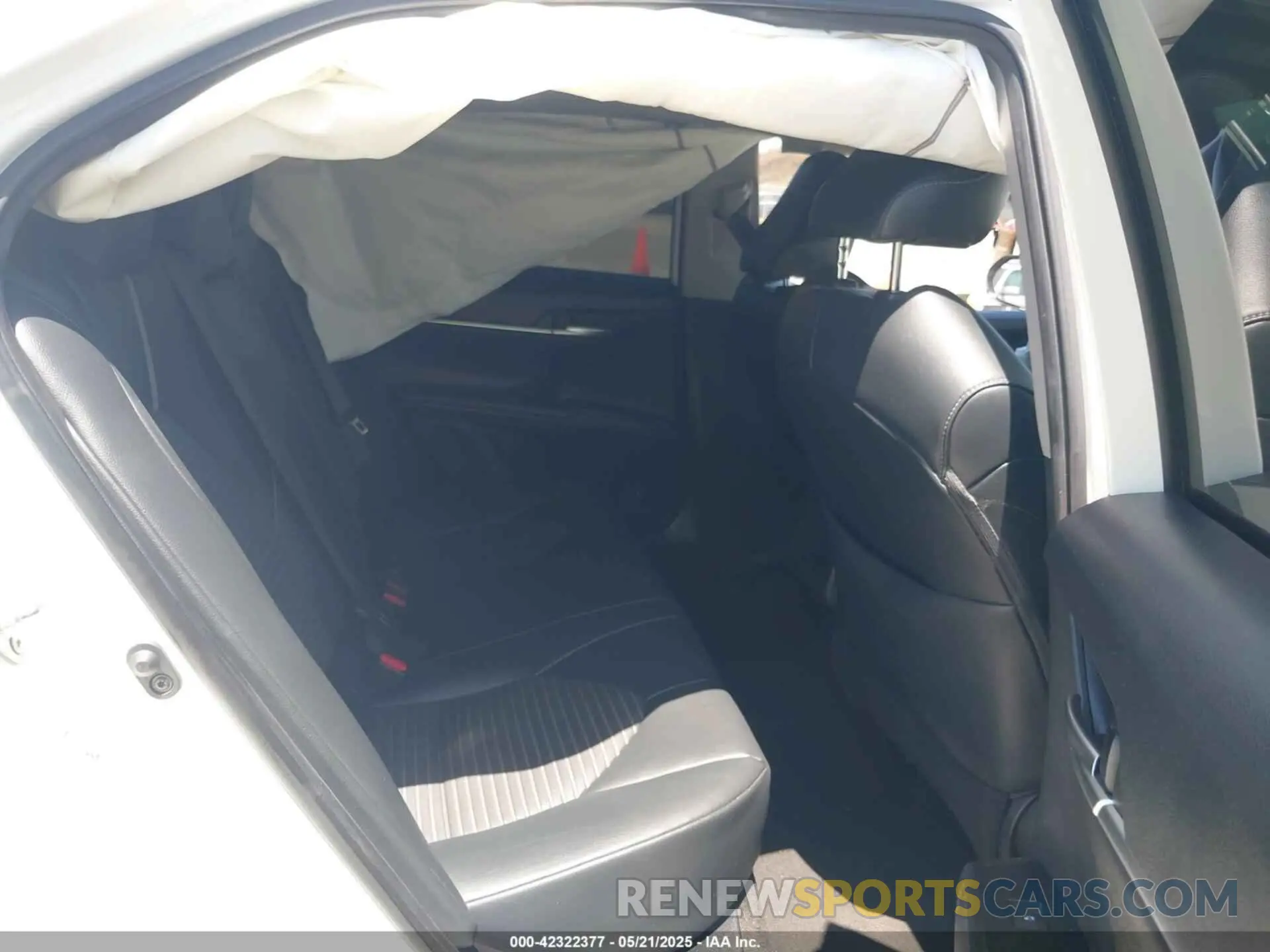 8 Photograph of a damaged car 4T1B11HK6KU730164 TOYOTA CAMRY 2019