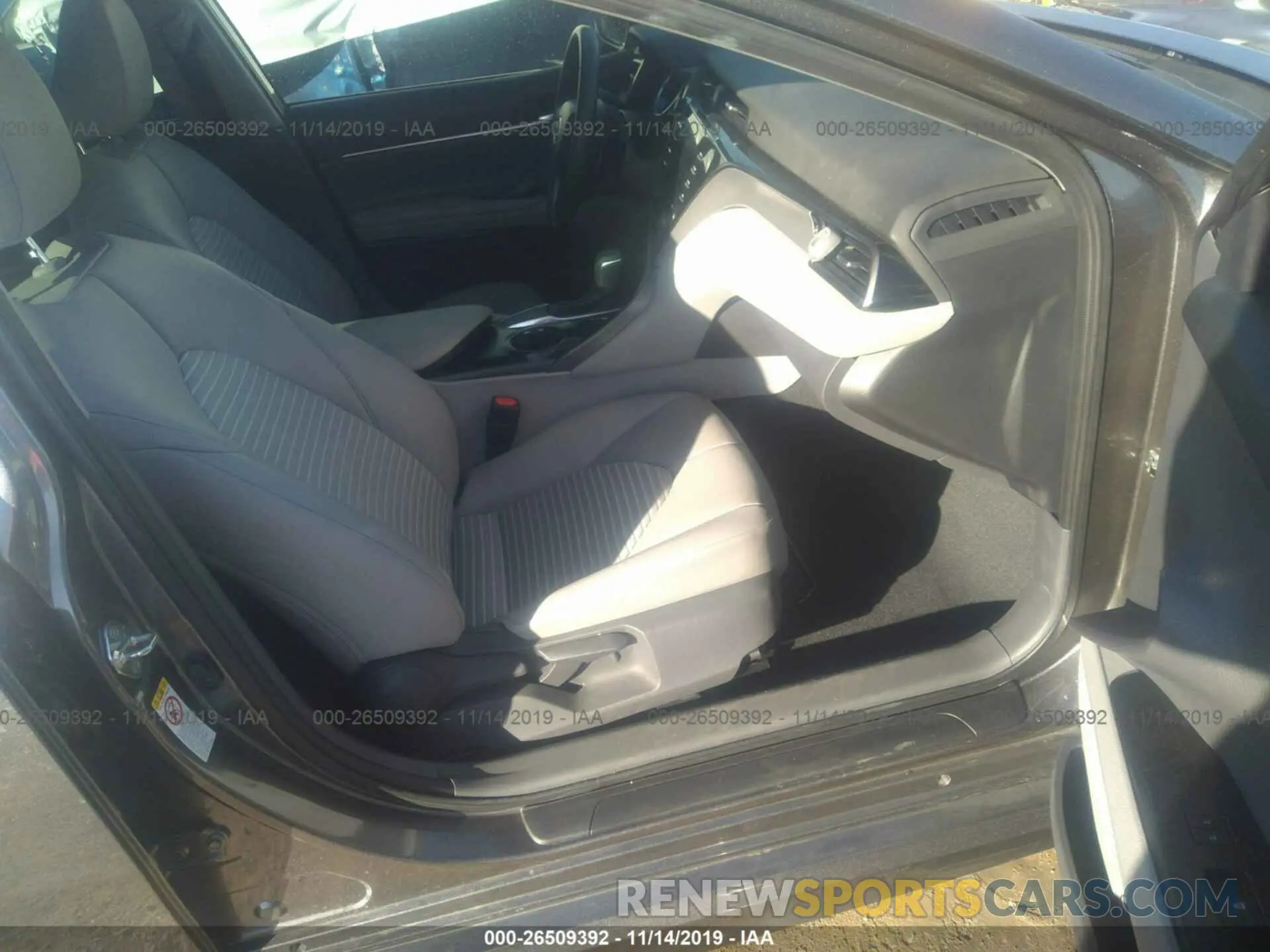 5 Photograph of a damaged car 4T1B11HK6KU731329 TOYOTA CAMRY 2019