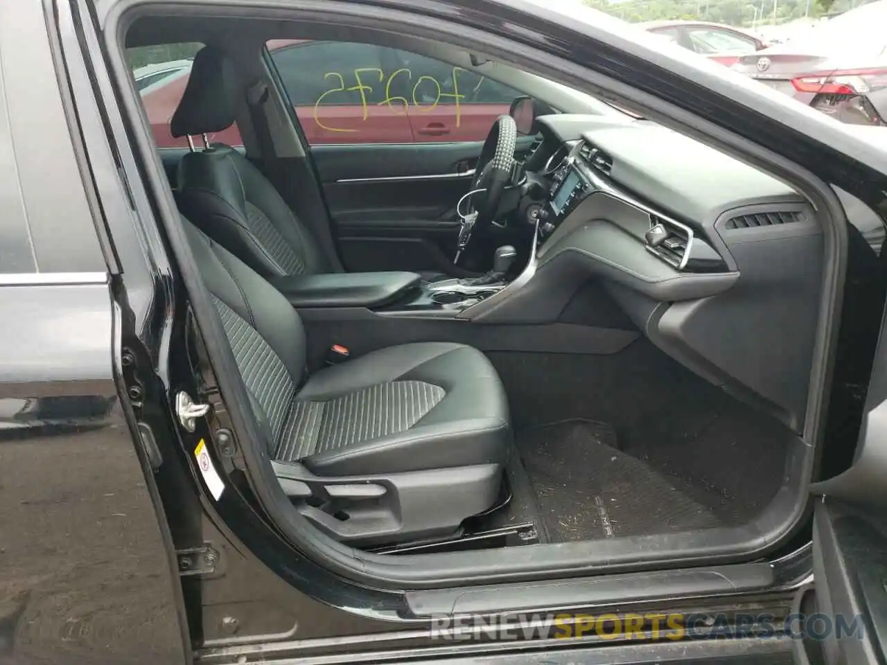 5 Photograph of a damaged car 4T1B11HK6KU736658 TOYOTA CAMRY 2019