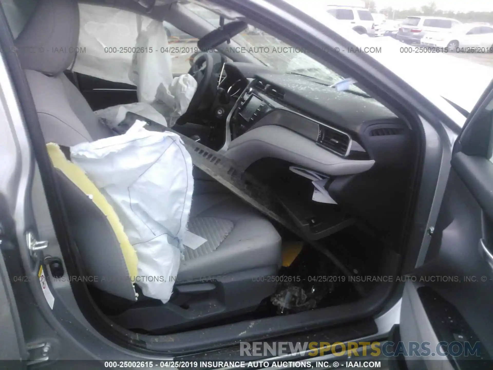 5 Photograph of a damaged car 4T1B11HK6KU740029 TOYOTA CAMRY 2019