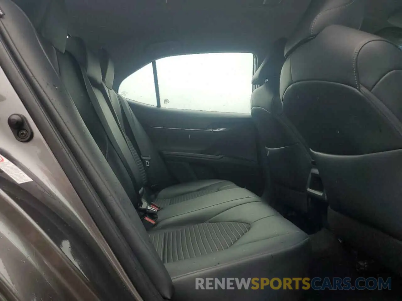 10 Photograph of a damaged car 4T1B11HK6KU740502 TOYOTA CAMRY 2019