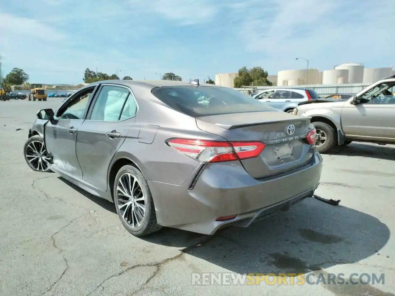 3 Photograph of a damaged car 4T1B11HK6KU744372 TOYOTA CAMRY 2019