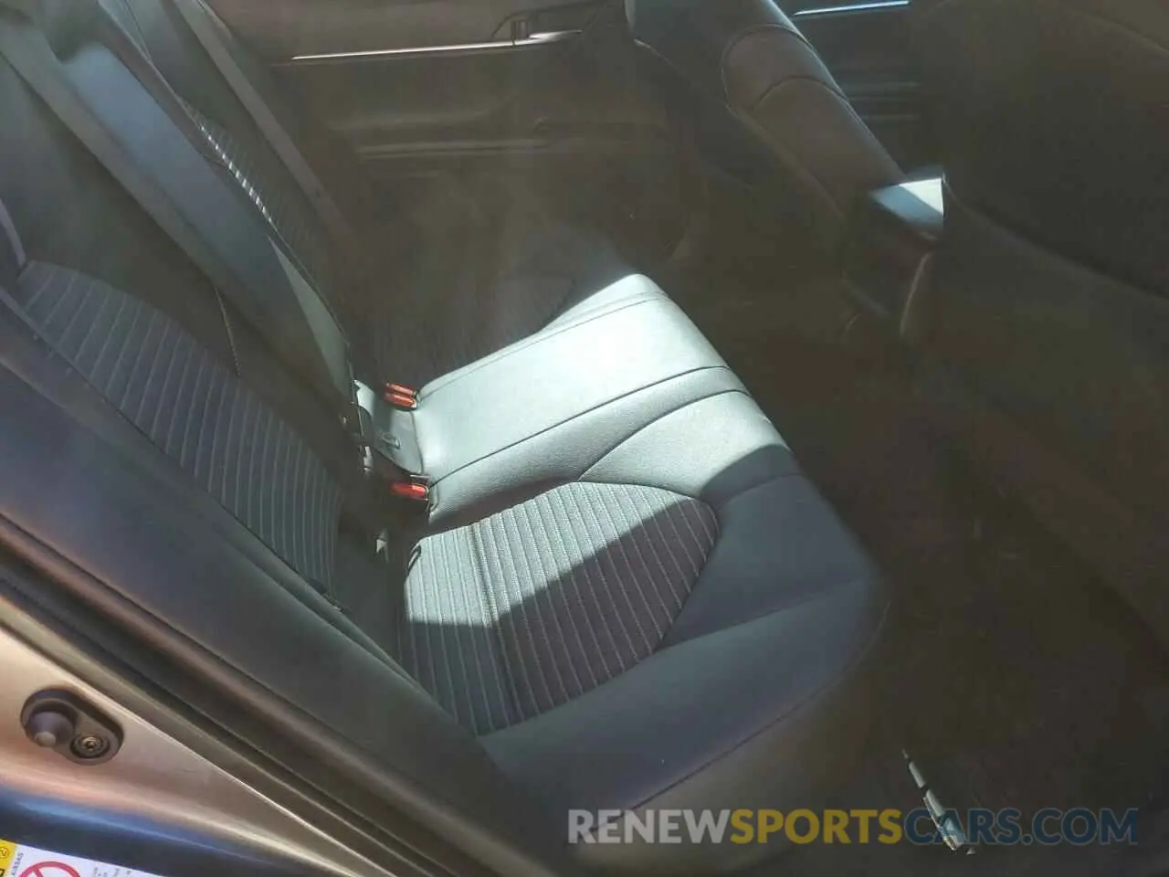 10 Photograph of a damaged car 4T1B11HK6KU747062 TOYOTA CAMRY 2019