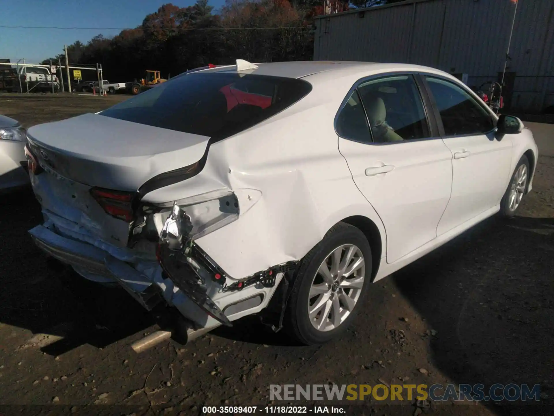 4 Photograph of a damaged car 4T1B11HK6KU752794 TOYOTA CAMRY 2019