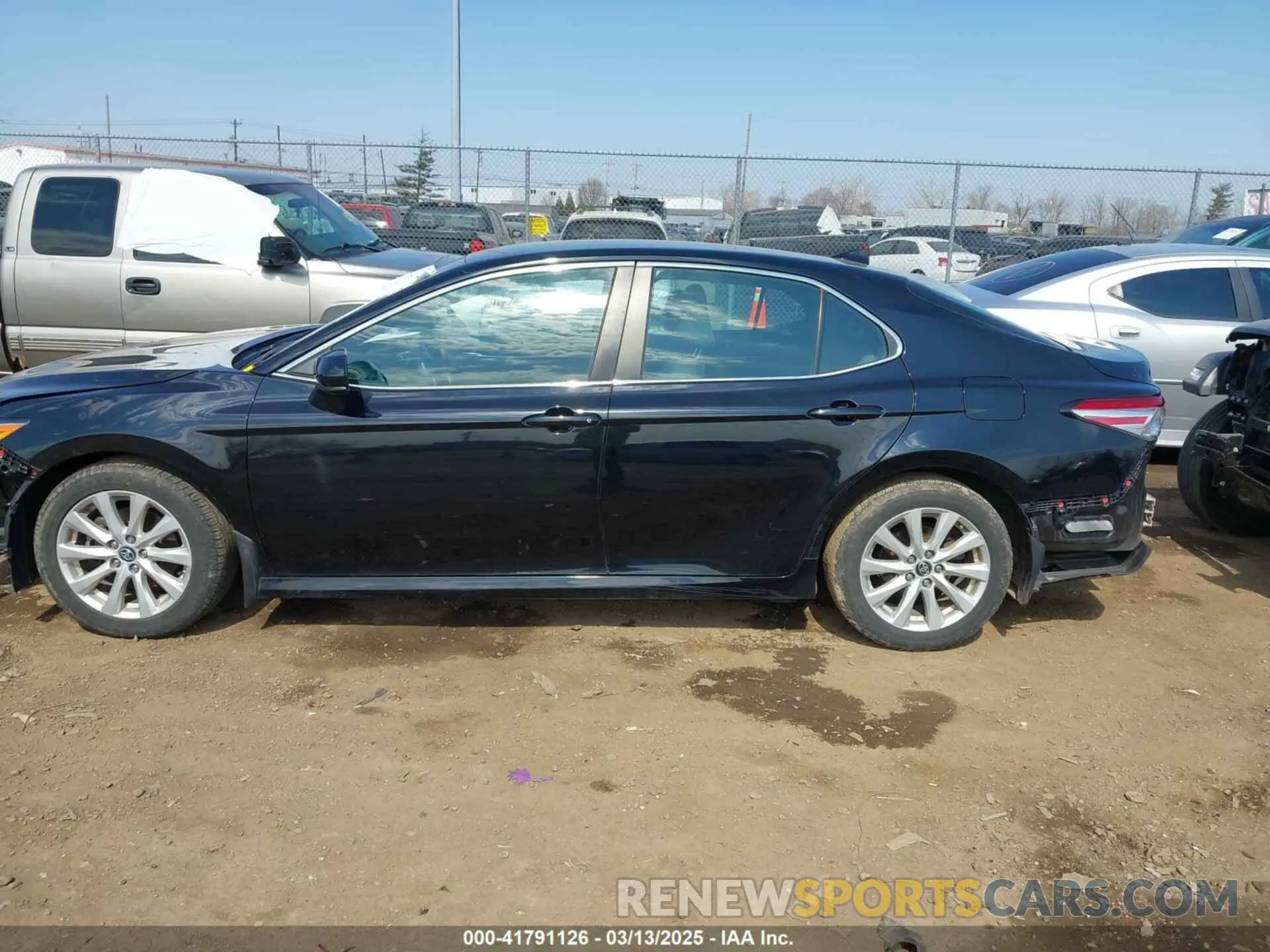 15 Photograph of a damaged car 4T1B11HK6KU754058 TOYOTA CAMRY 2019