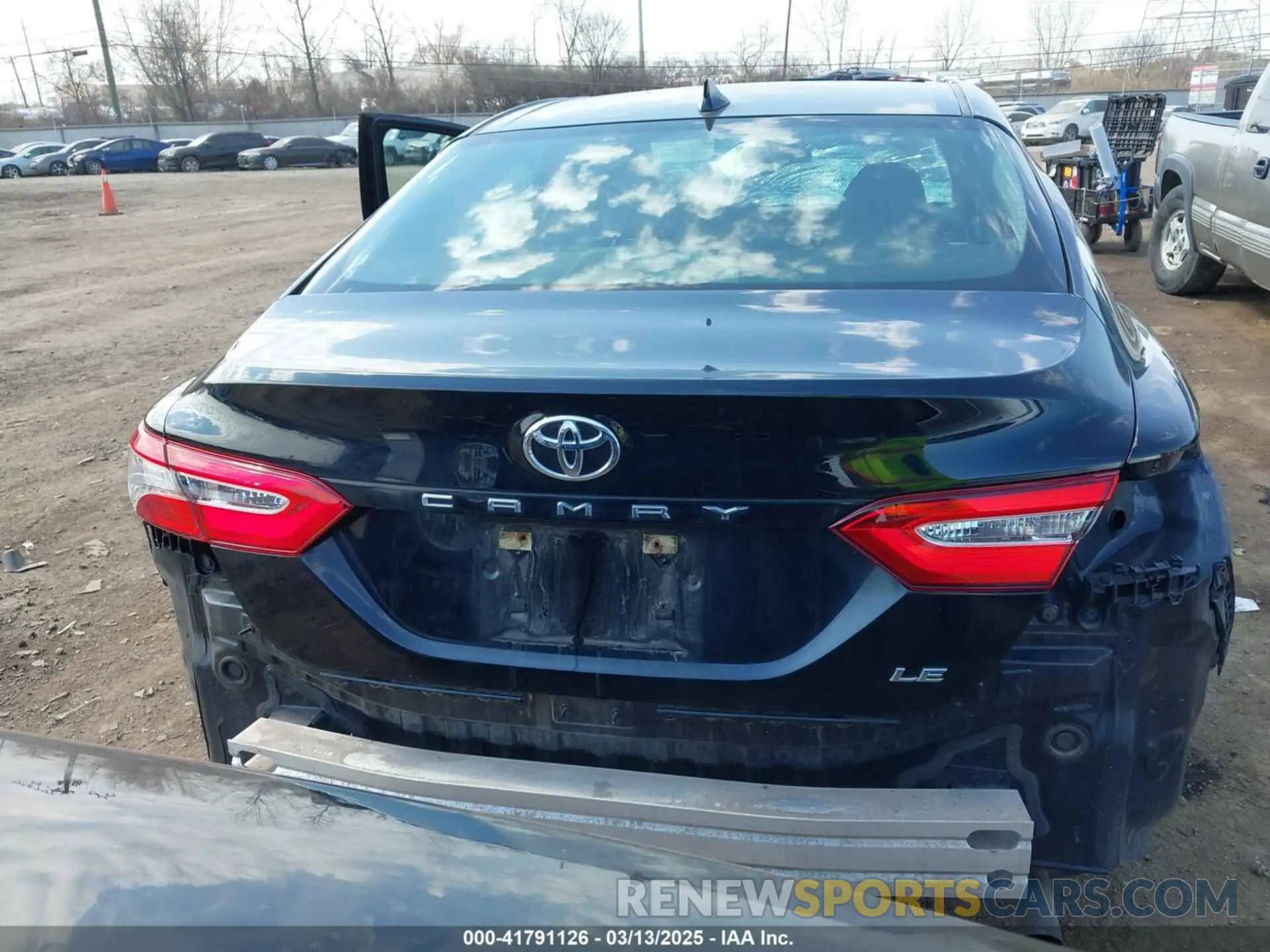 17 Photograph of a damaged car 4T1B11HK6KU754058 TOYOTA CAMRY 2019