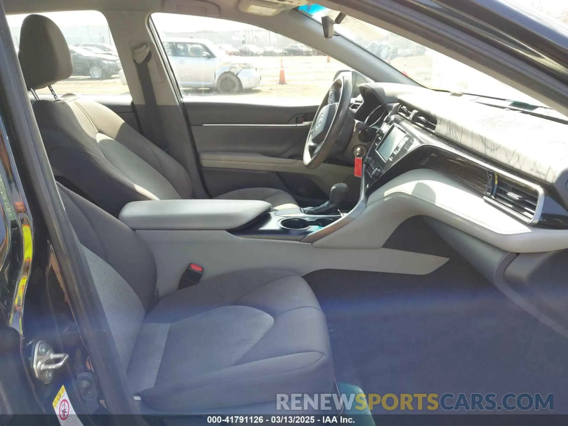 5 Photograph of a damaged car 4T1B11HK6KU754058 TOYOTA CAMRY 2019