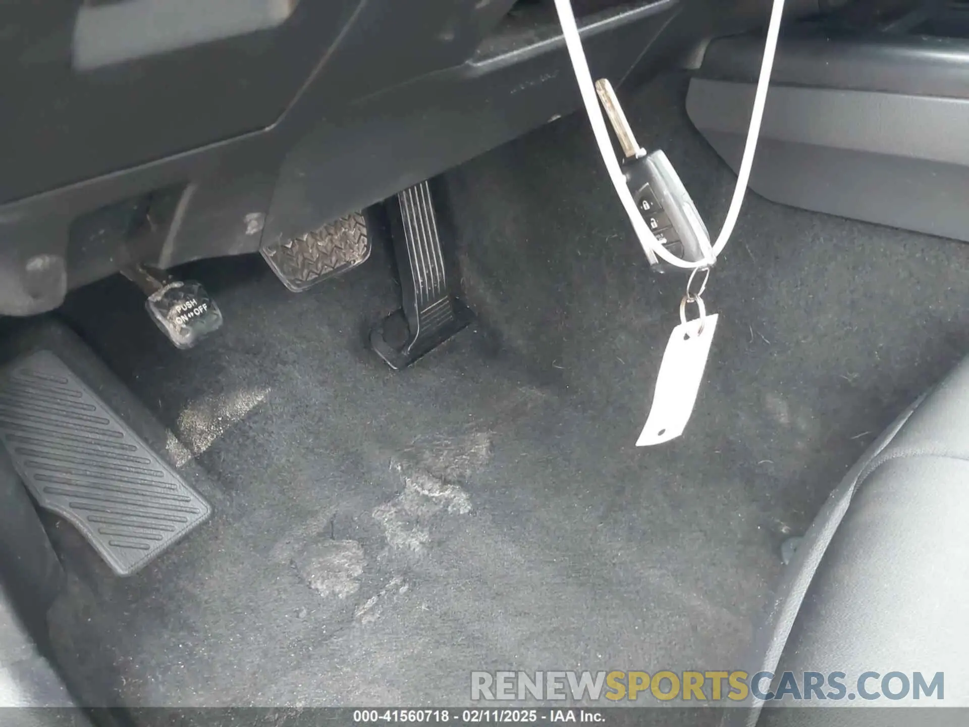 11 Photograph of a damaged car 4T1B11HK6KU755355 TOYOTA CAMRY 2019