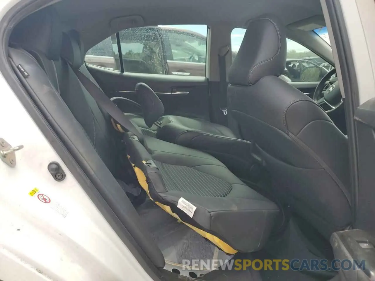 10 Photograph of a damaged car 4T1B11HK6KU765450 TOYOTA CAMRY 2019