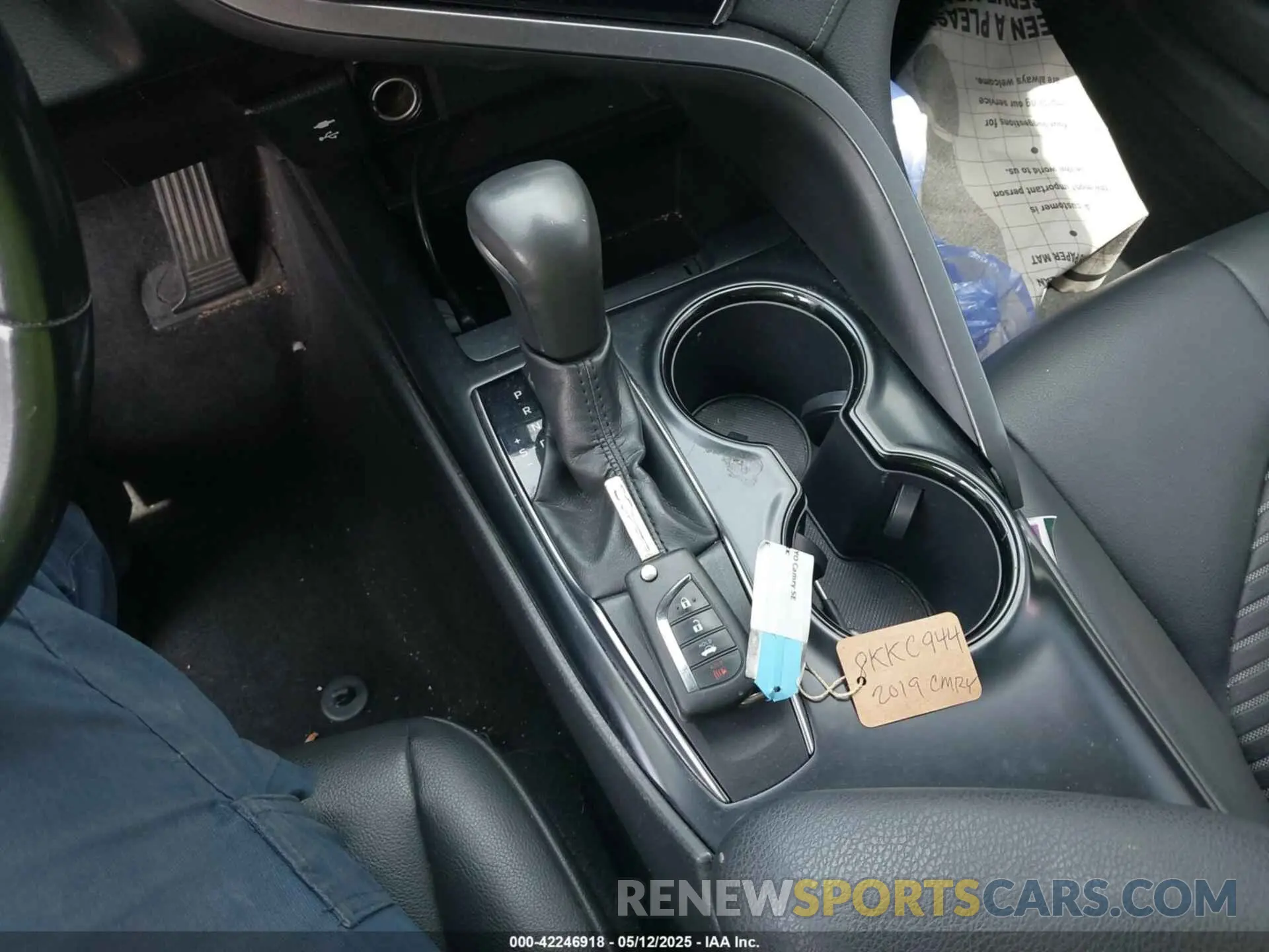 11 Photograph of a damaged car 4T1B11HK6KU767554 TOYOTA CAMRY 2019