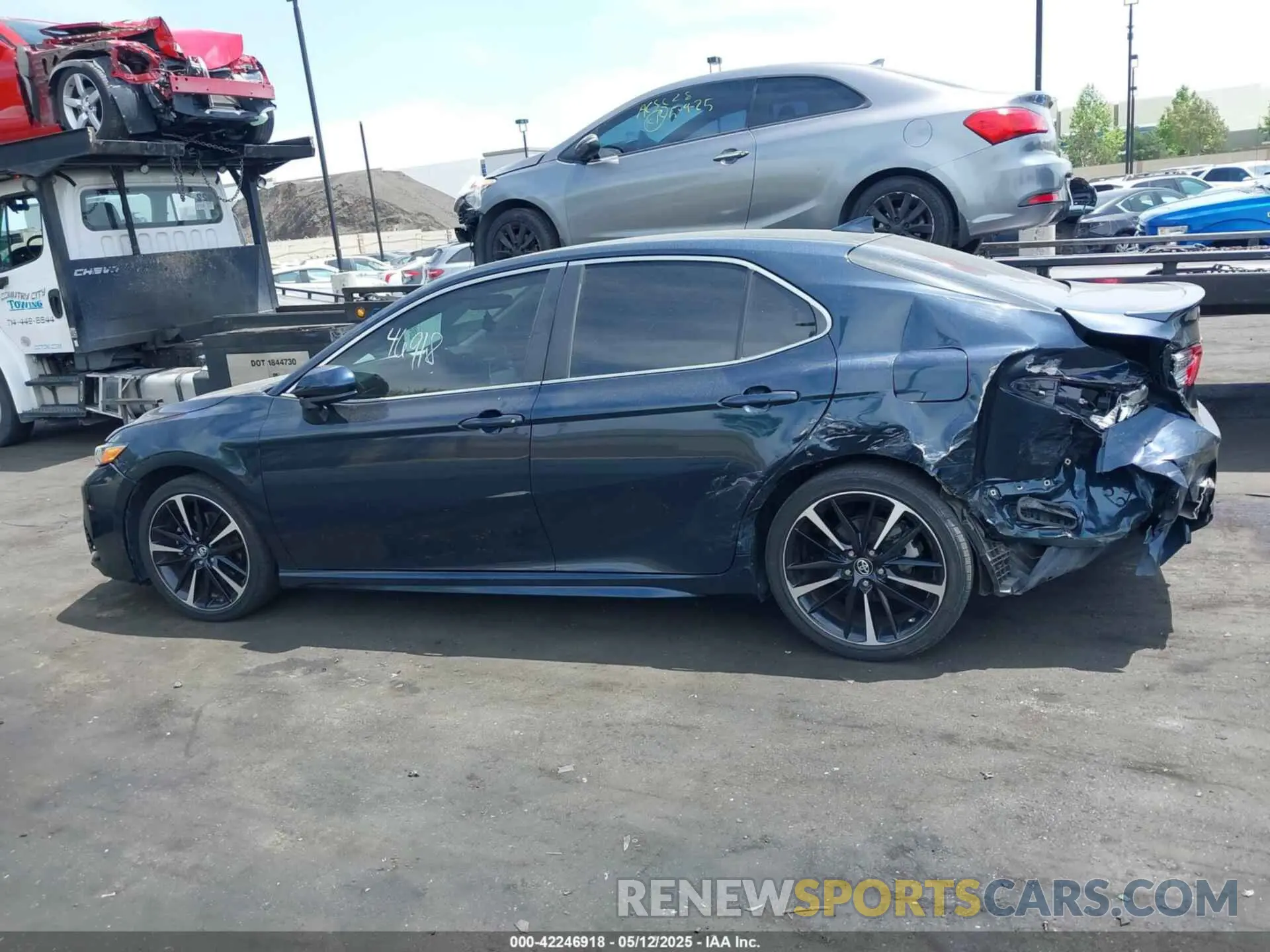 14 Photograph of a damaged car 4T1B11HK6KU767554 TOYOTA CAMRY 2019