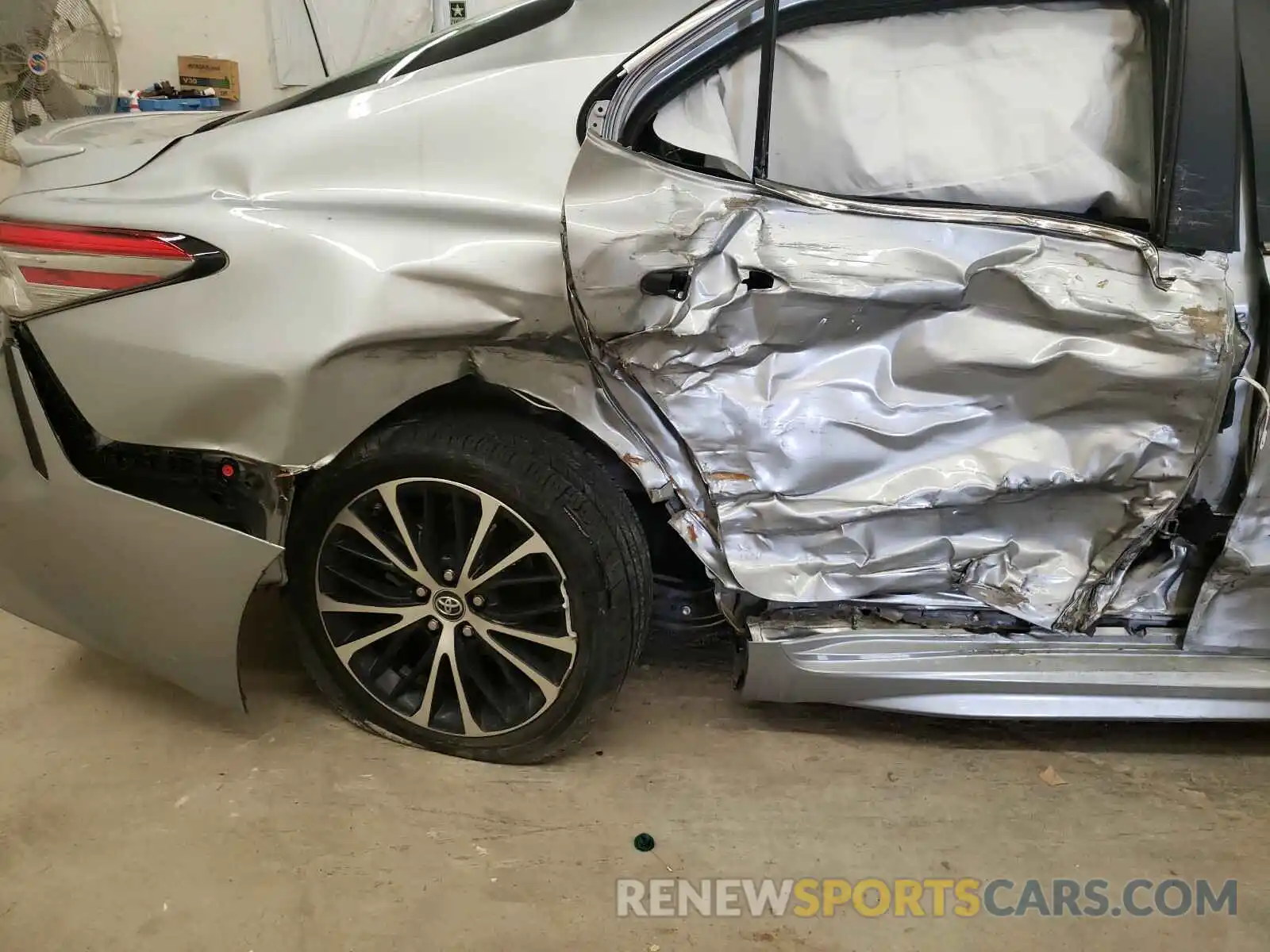 9 Photograph of a damaged car 4T1B11HK6KU768252 TOYOTA CAMRY 2019