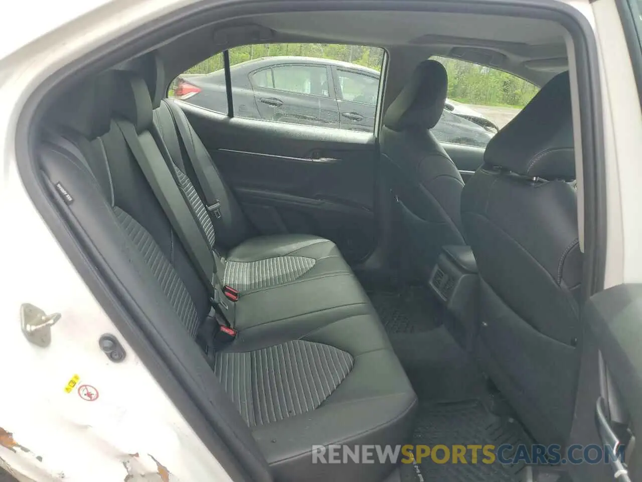 10 Photograph of a damaged car 4T1B11HK6KU777808 TOYOTA CAMRY 2019