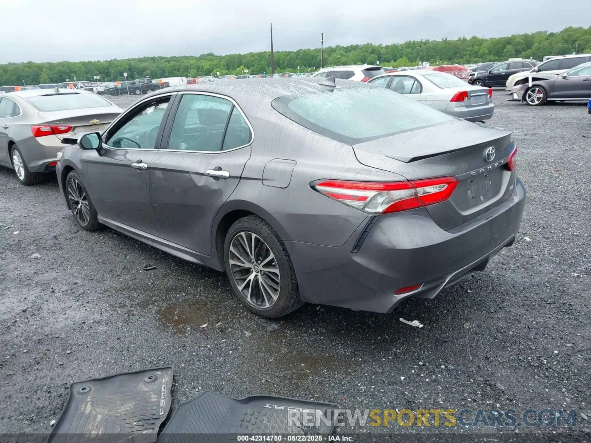 3 Photograph of a damaged car 4T1B11HK6KU778697 TOYOTA CAMRY 2019