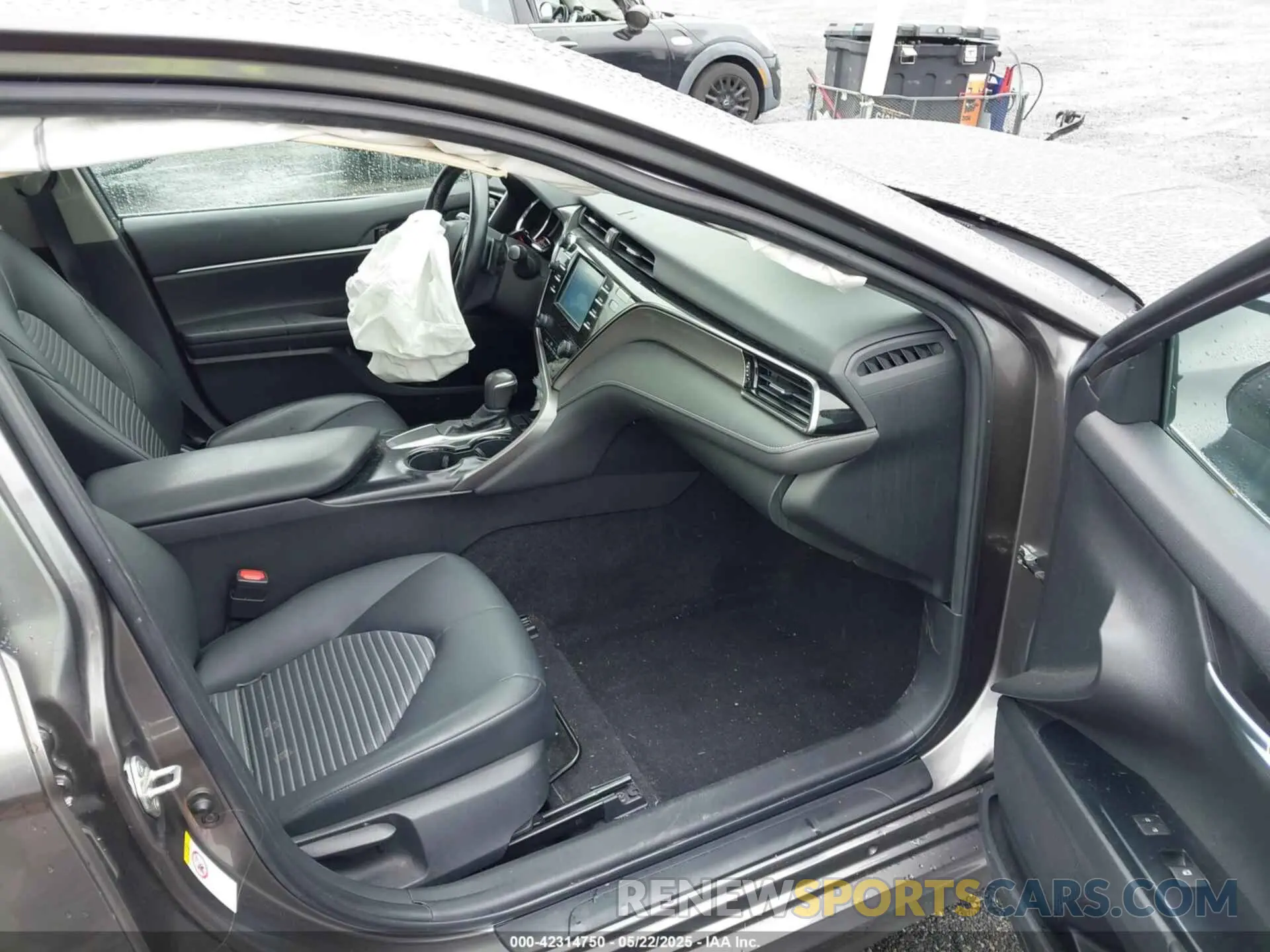 5 Photograph of a damaged car 4T1B11HK6KU778697 TOYOTA CAMRY 2019