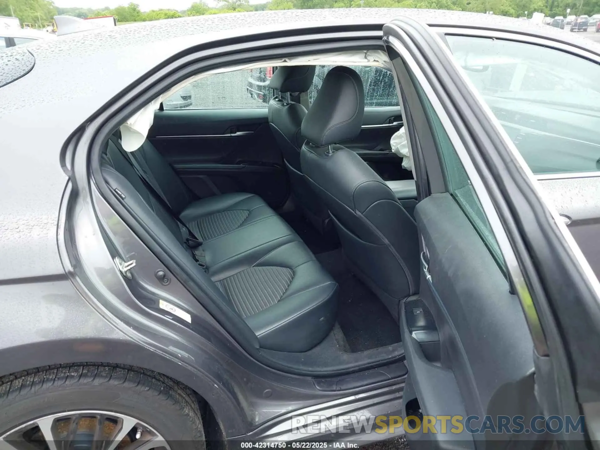 8 Photograph of a damaged car 4T1B11HK6KU778697 TOYOTA CAMRY 2019