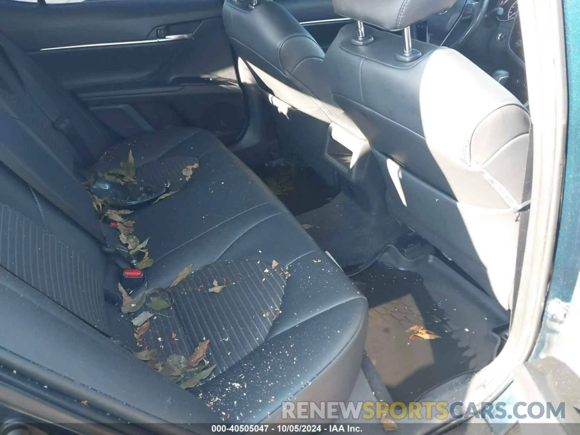 8 Photograph of a damaged car 4T1B11HK6KU784452 TOYOTA CAMRY 2019