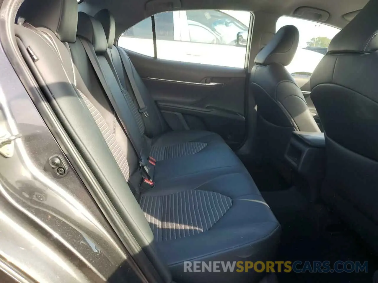 10 Photograph of a damaged car 4T1B11HK6KU795547 TOYOTA CAMRY 2019
