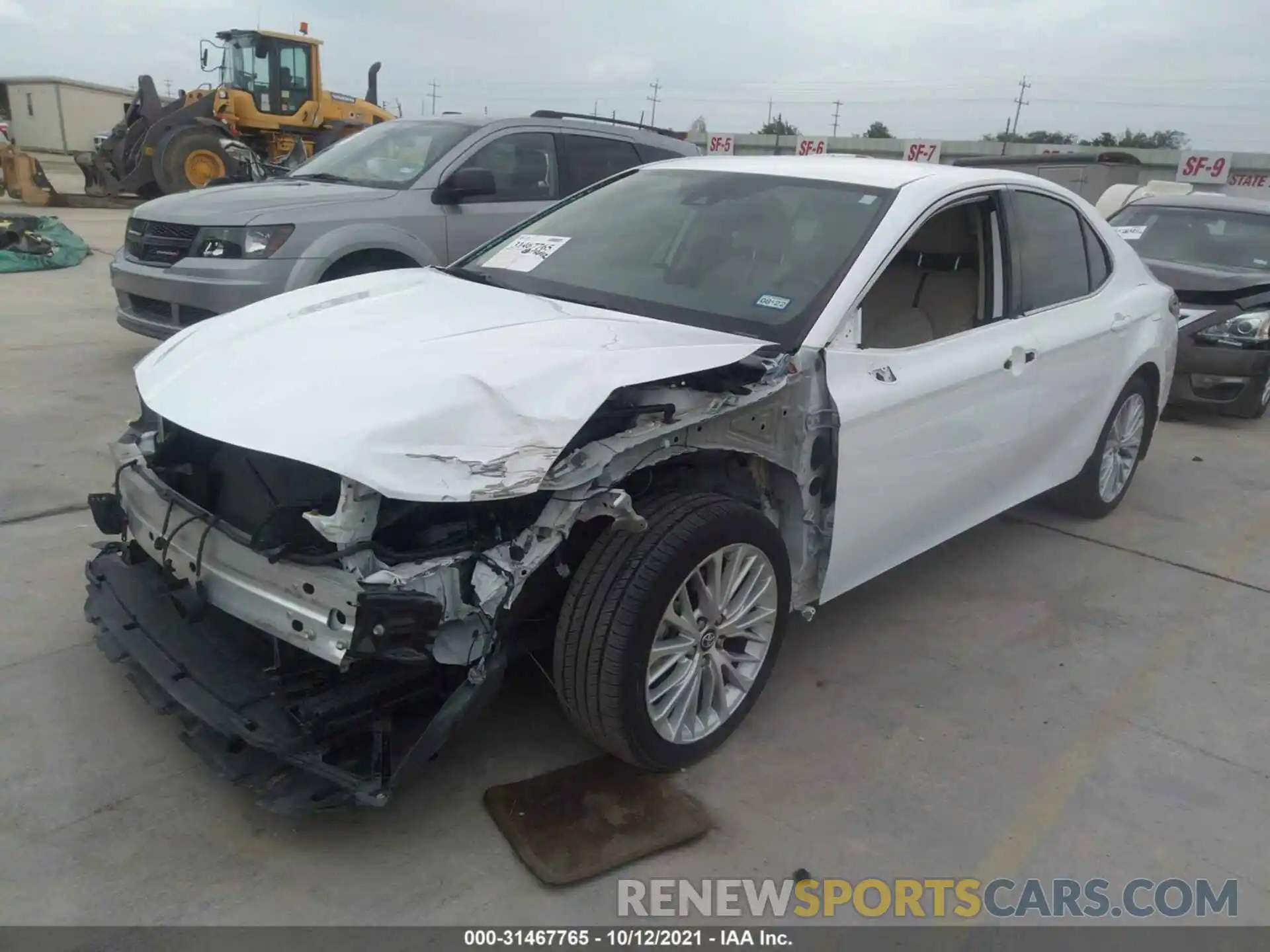 2 Photograph of a damaged car 4T1B11HK6KU796195 TOYOTA CAMRY 2019