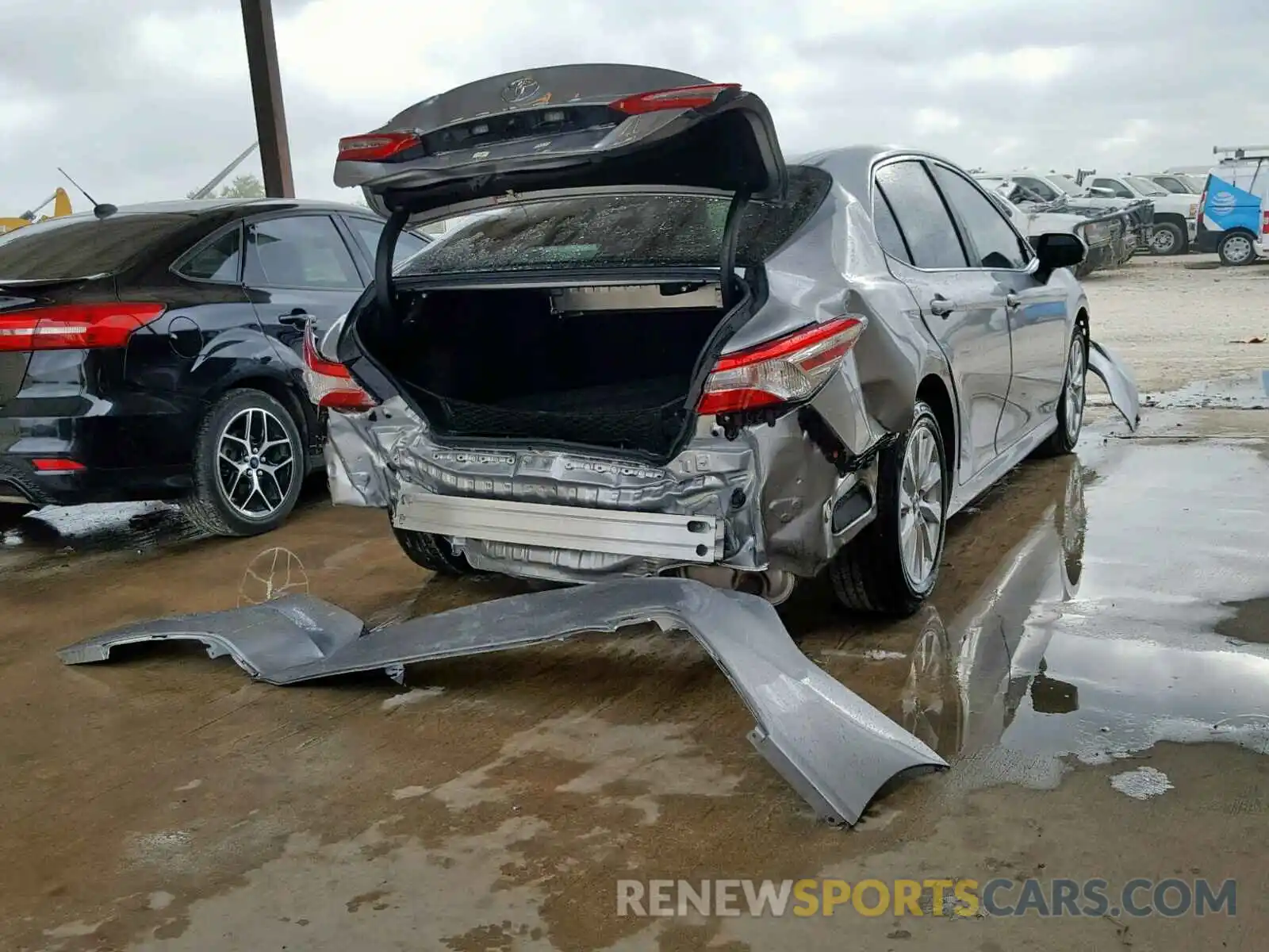 4 Photograph of a damaged car 4T1B11HK6KU797993 TOYOTA CAMRY 2019