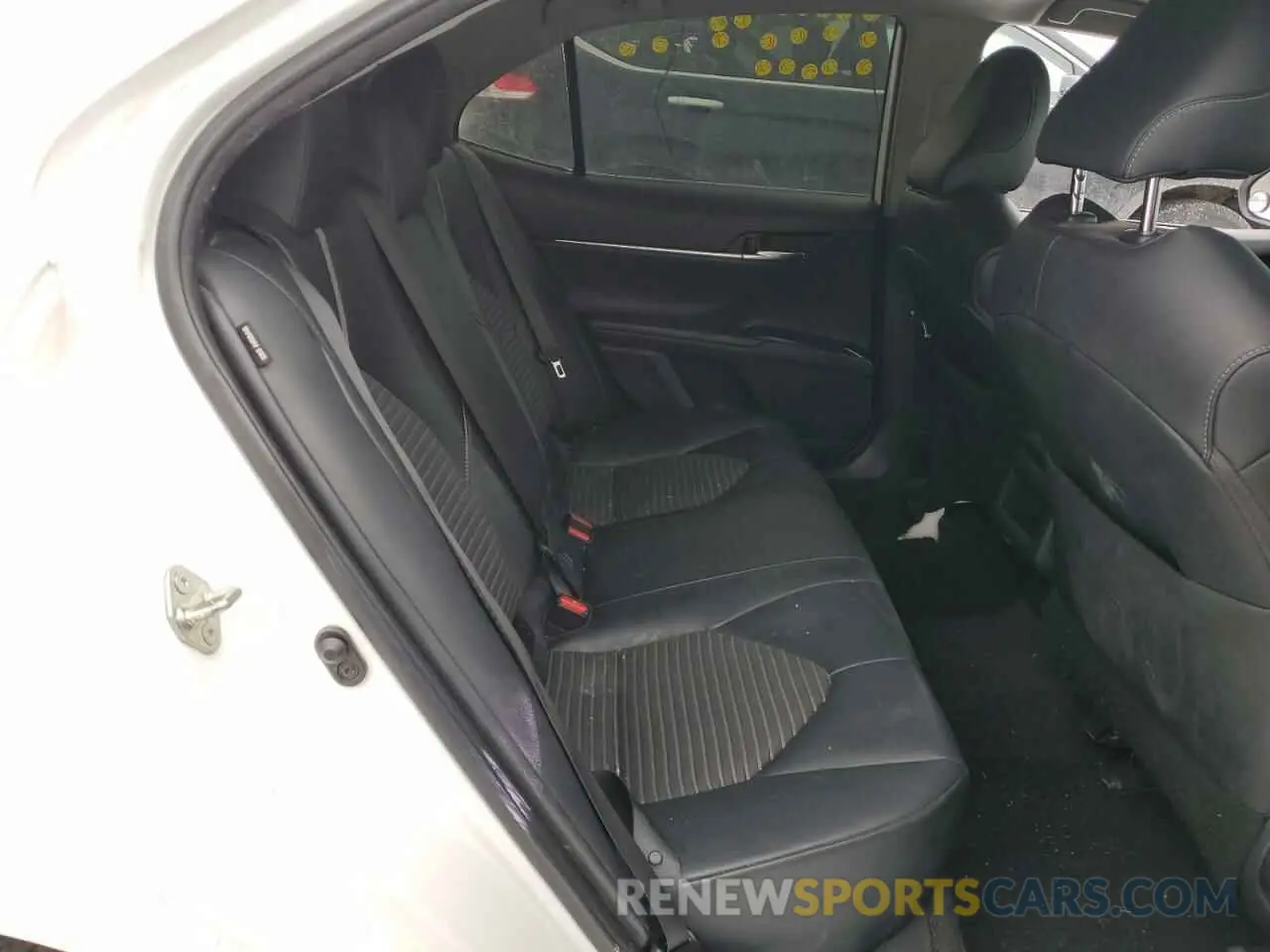 10 Photograph of a damaged car 4T1B11HK6KU819250 TOYOTA CAMRY 2019
