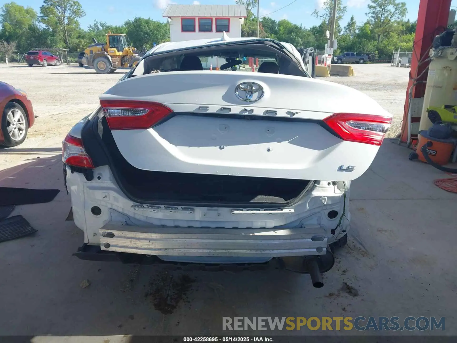 16 Photograph of a damaged car 4T1B11HK6KU821600 TOYOTA CAMRY 2019