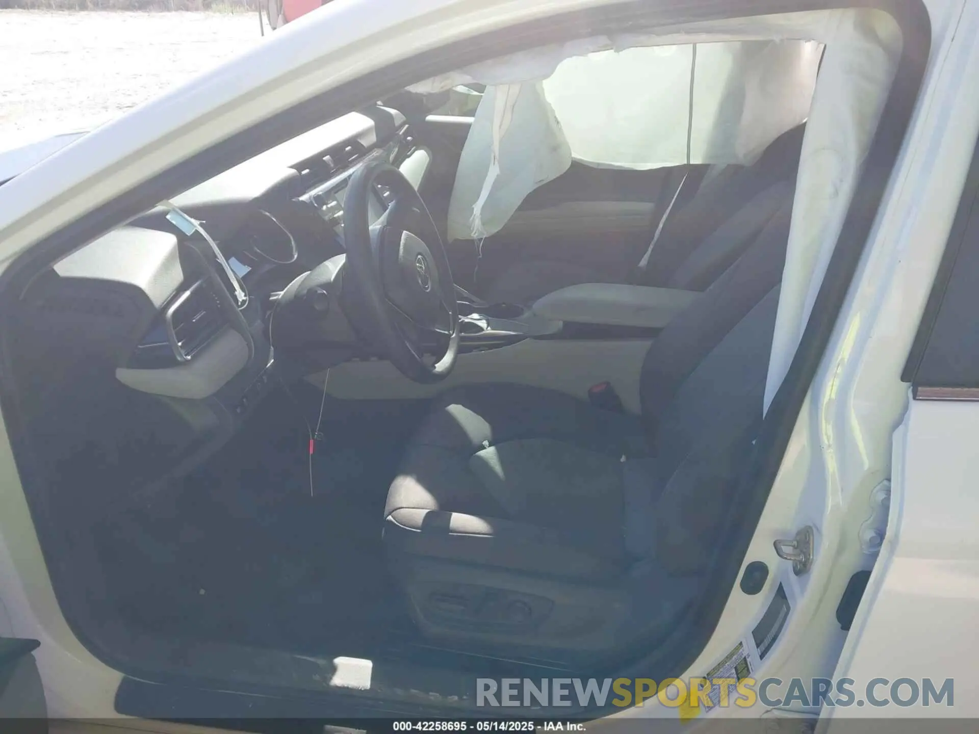 5 Photograph of a damaged car 4T1B11HK6KU821600 TOYOTA CAMRY 2019