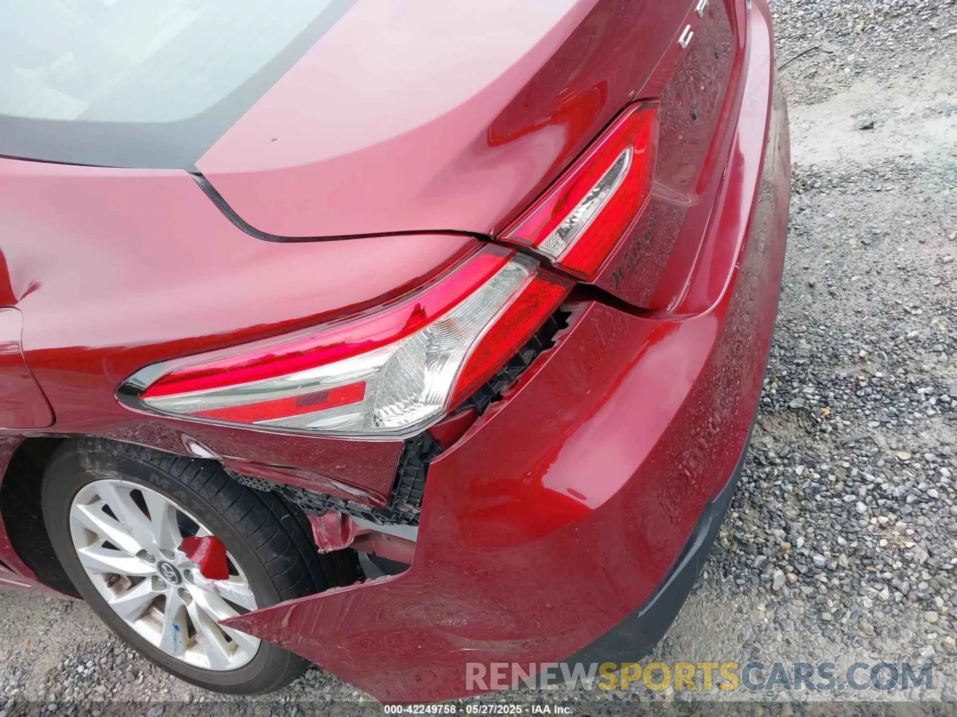 17 Photograph of a damaged car 4T1B11HK6KU825971 TOYOTA CAMRY 2019