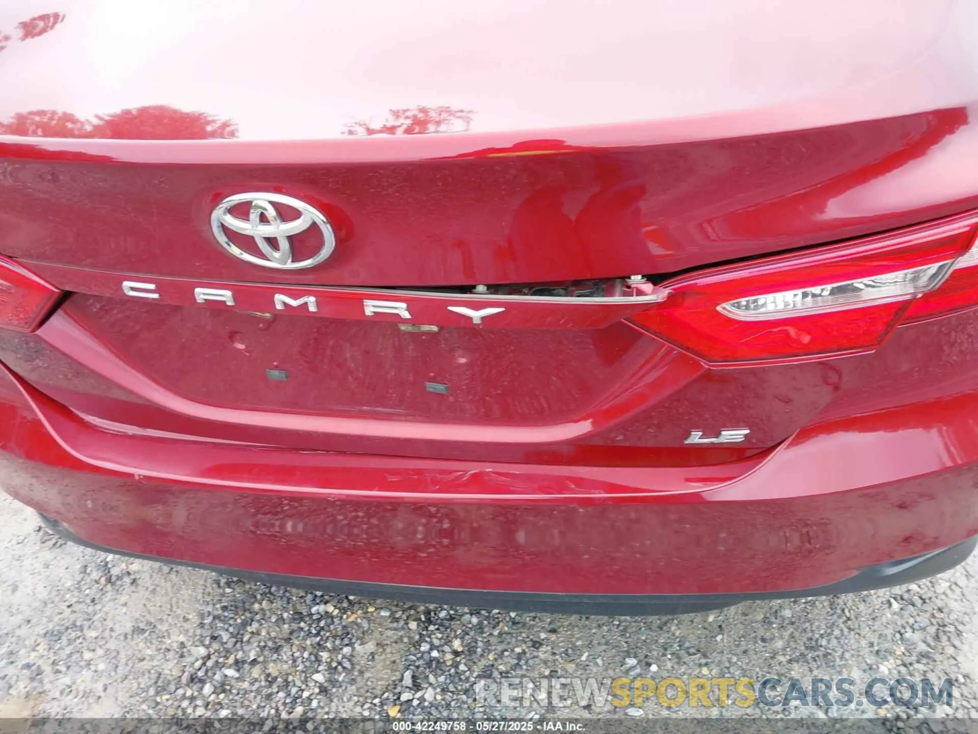 18 Photograph of a damaged car 4T1B11HK6KU825971 TOYOTA CAMRY 2019