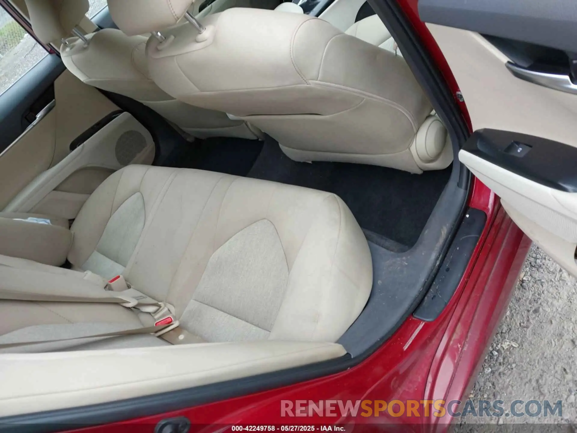 8 Photograph of a damaged car 4T1B11HK6KU825971 TOYOTA CAMRY 2019