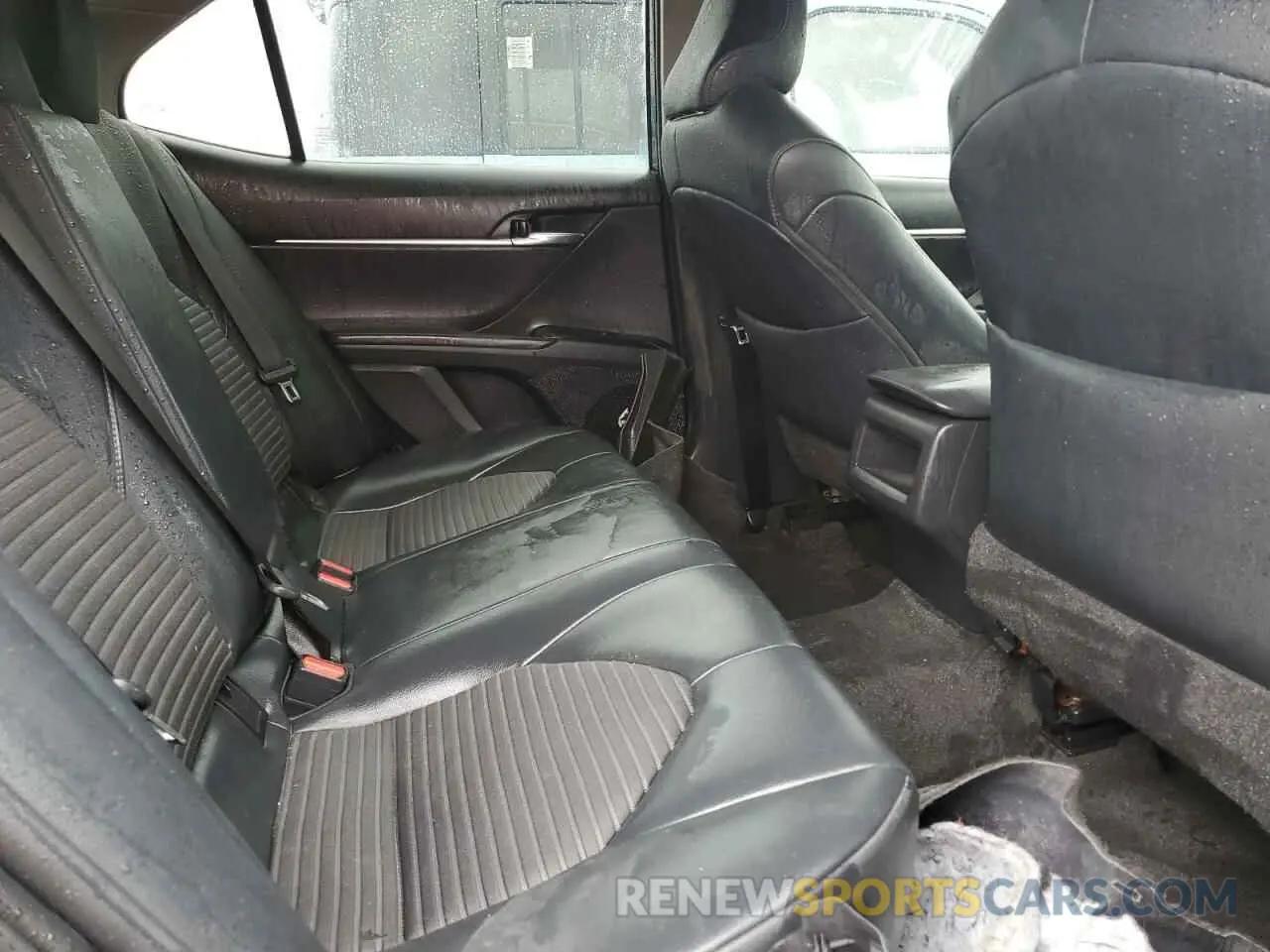 10 Photograph of a damaged car 4T1B11HK6KU826098 TOYOTA CAMRY 2019