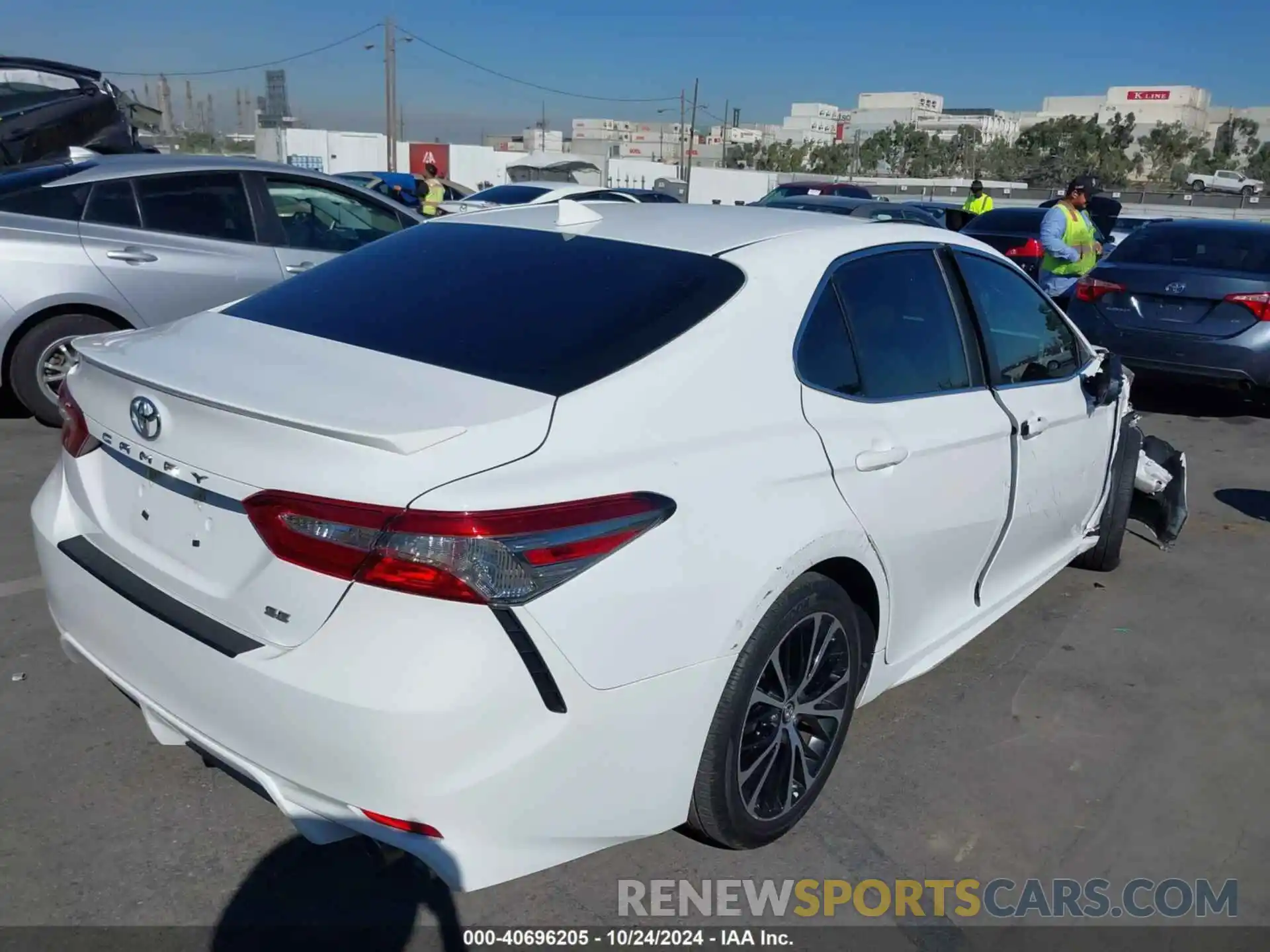 4 Photograph of a damaged car 4T1B11HK6KU829826 TOYOTA CAMRY 2019