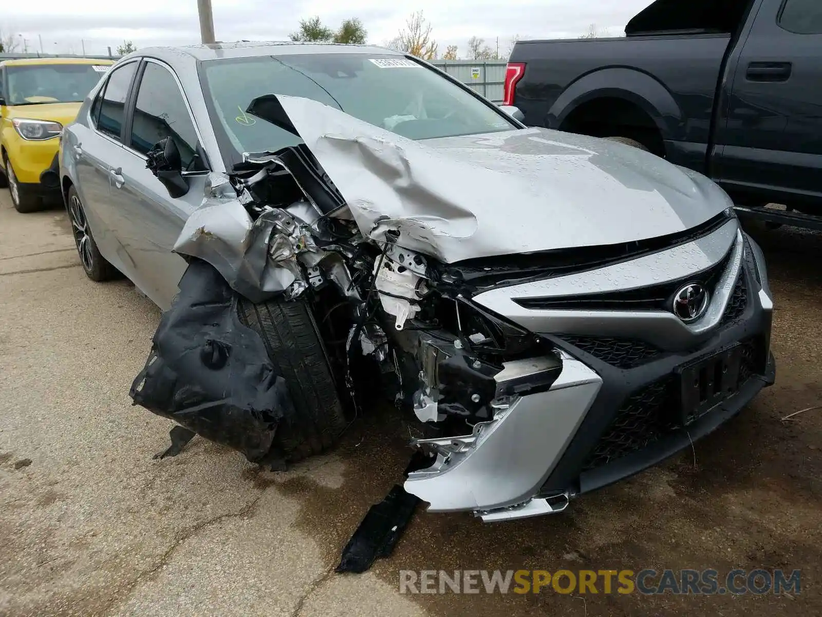 1 Photograph of a damaged car 4T1B11HK6KU840082 TOYOTA CAMRY 2019