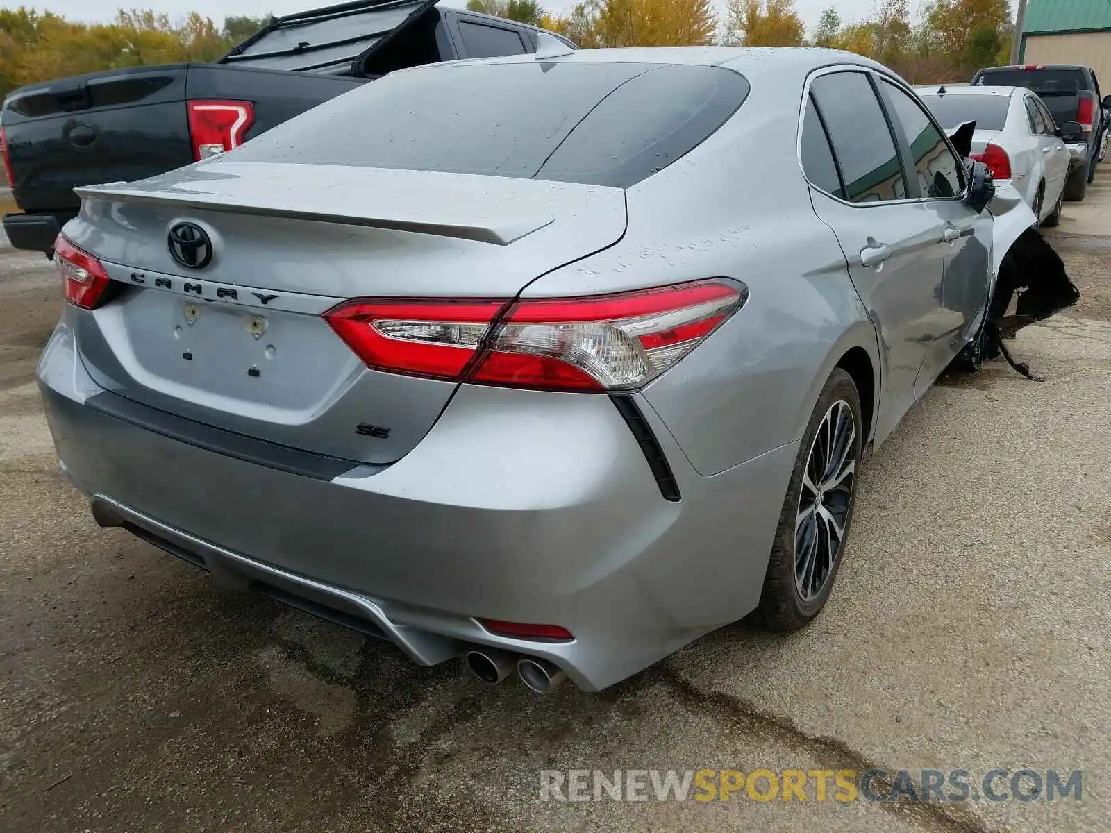 4 Photograph of a damaged car 4T1B11HK6KU840082 TOYOTA CAMRY 2019