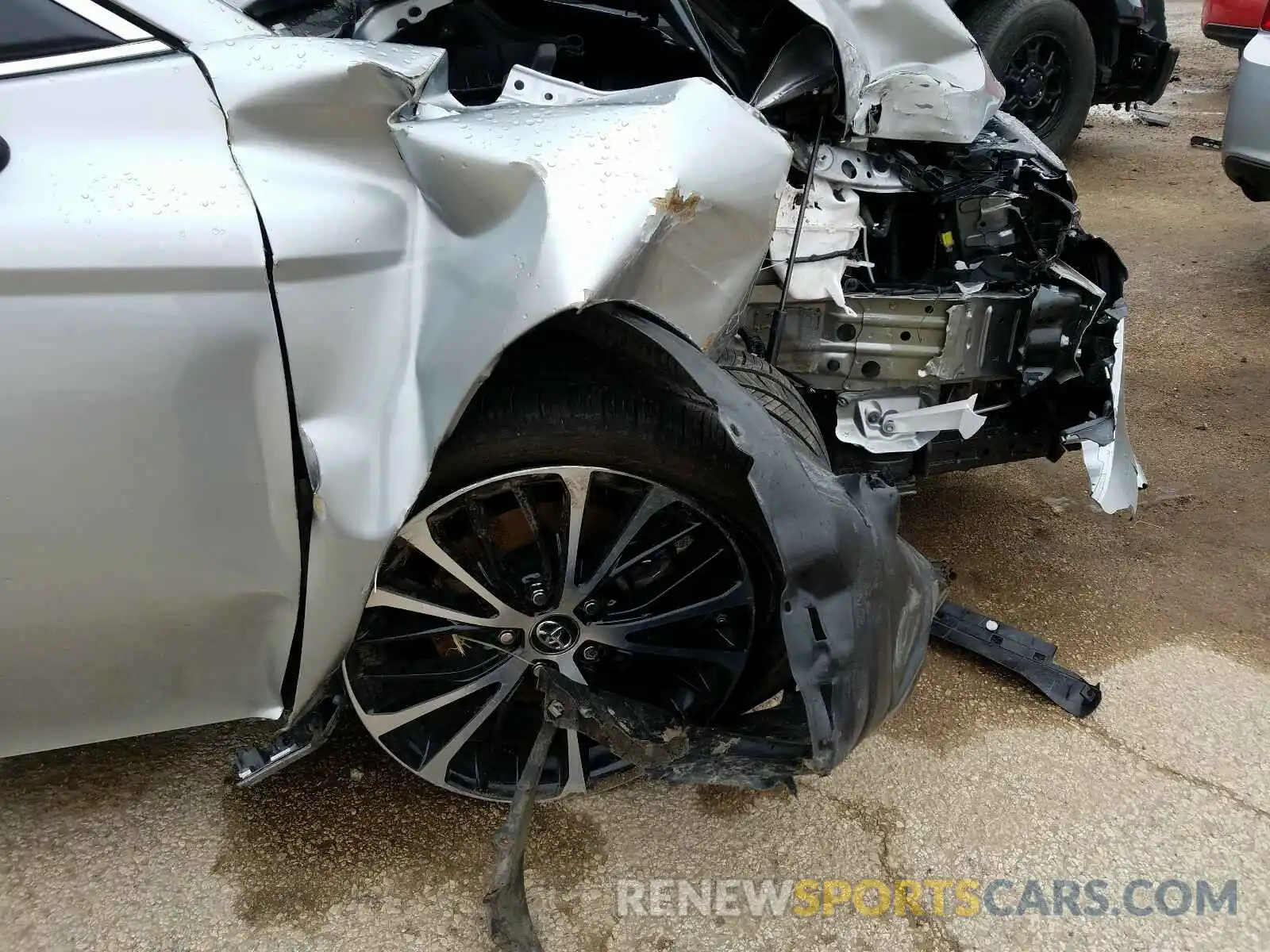 9 Photograph of a damaged car 4T1B11HK6KU840082 TOYOTA CAMRY 2019