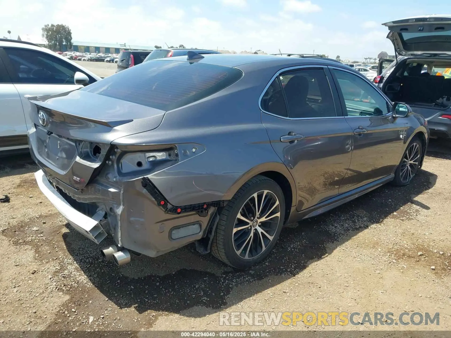 4 Photograph of a damaged car 4T1B11HK6KU842267 TOYOTA CAMRY 2019