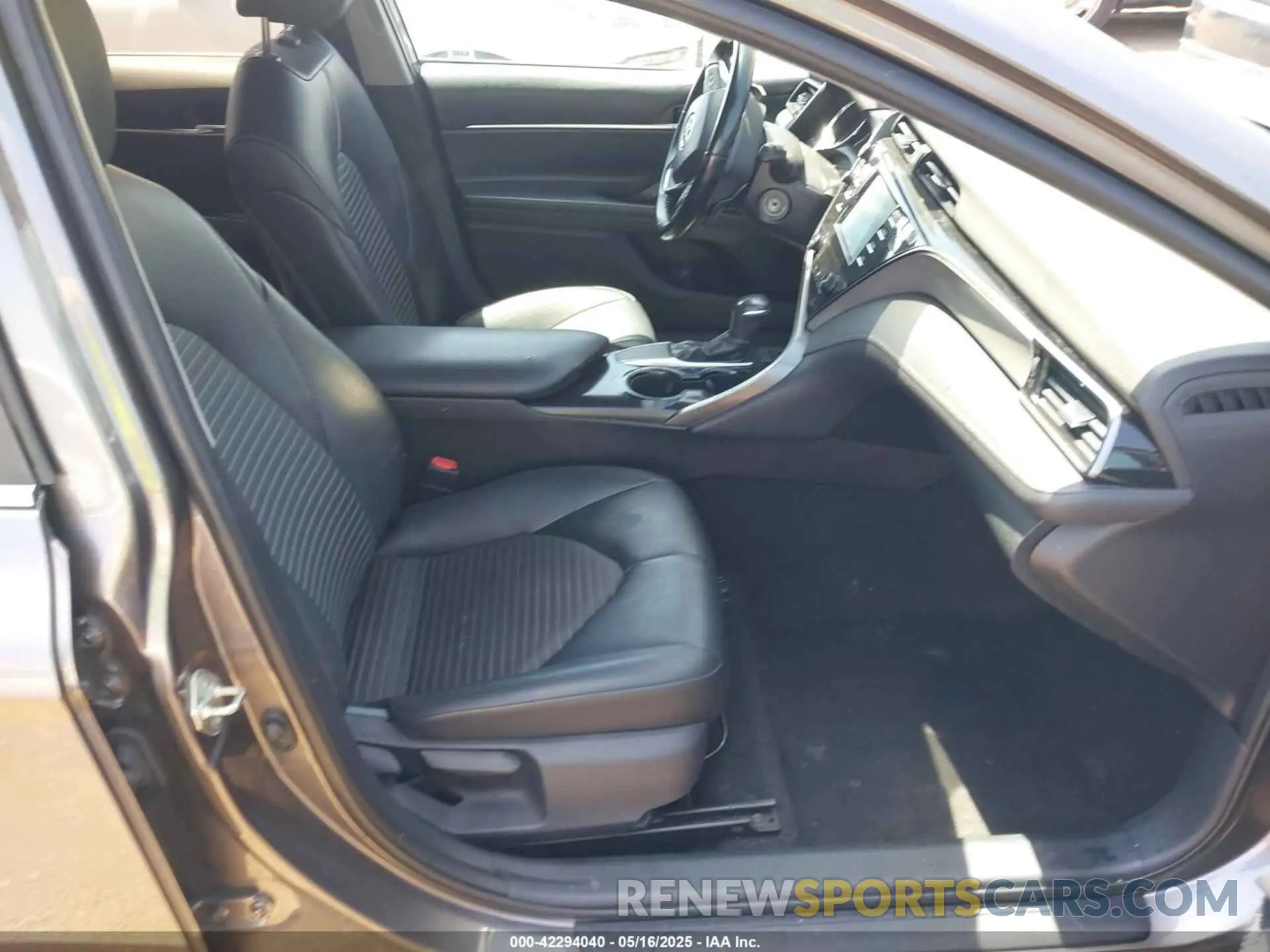 5 Photograph of a damaged car 4T1B11HK6KU842267 TOYOTA CAMRY 2019